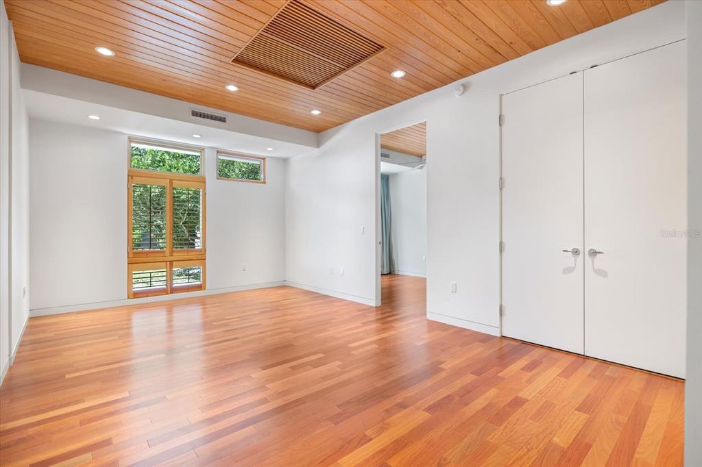 Sarasota, Florida, 34239, United States, 4 Bedrooms Bedrooms, ,5 BathroomsBathrooms,Residential,For Sale,1988202