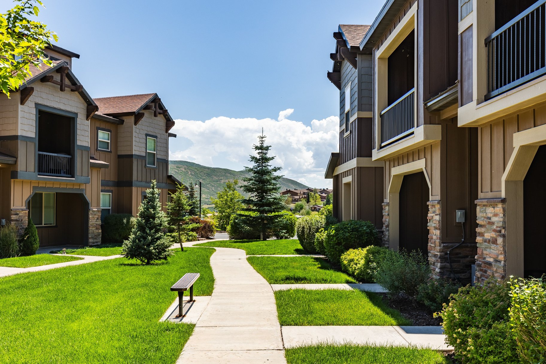  Mountain Modern Parks Edge Townhome in Courtyard - 物件實景