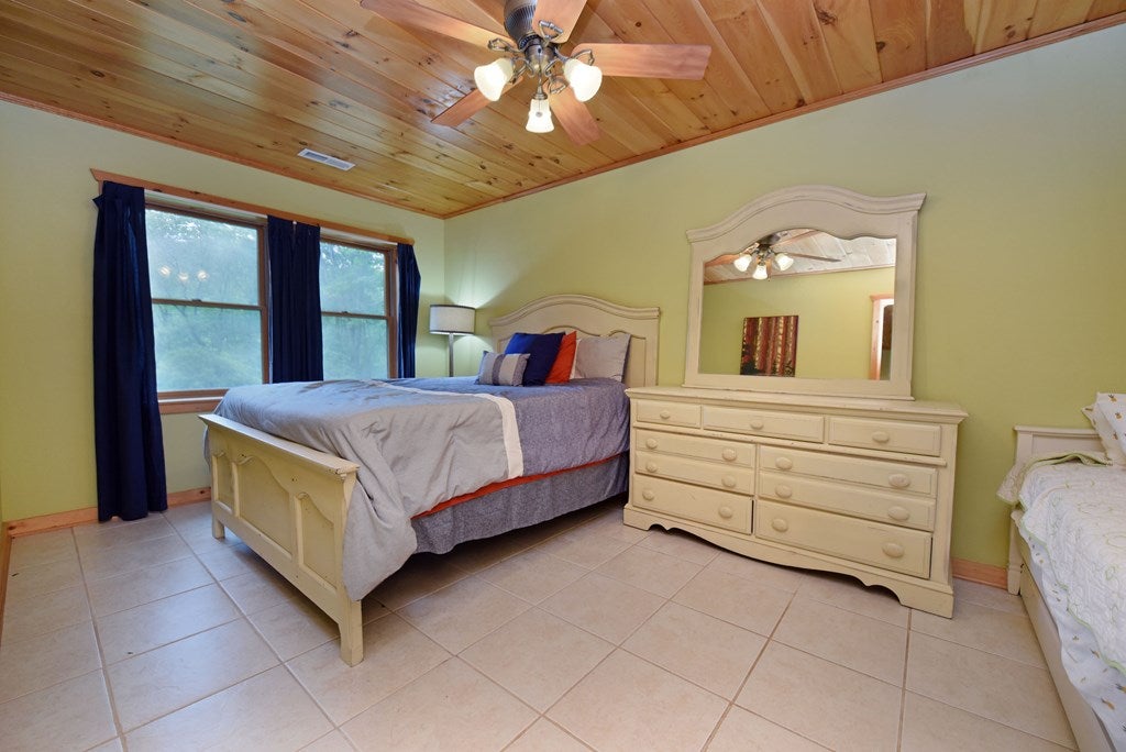 Blue Ridge, Georgia, 30513, United States, 4 Bedrooms Bedrooms, ,3 BathroomsBathrooms,Residential,For Sale,1889495
