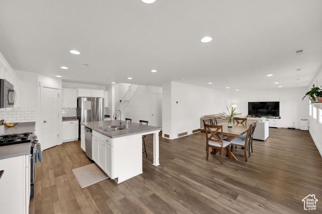 Syracuse, Utah, 84075, United States, 3 Bedrooms Bedrooms, ,3 BathroomsBathrooms,Residential,For Sale,1927816