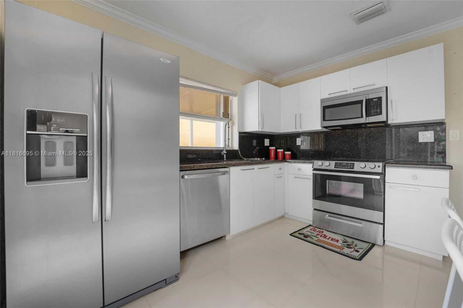 Sunrise, Florida, 33323, United States, 3 Bedrooms Bedrooms, ,3 BathroomsBathrooms,Residential,For Sale,1848108