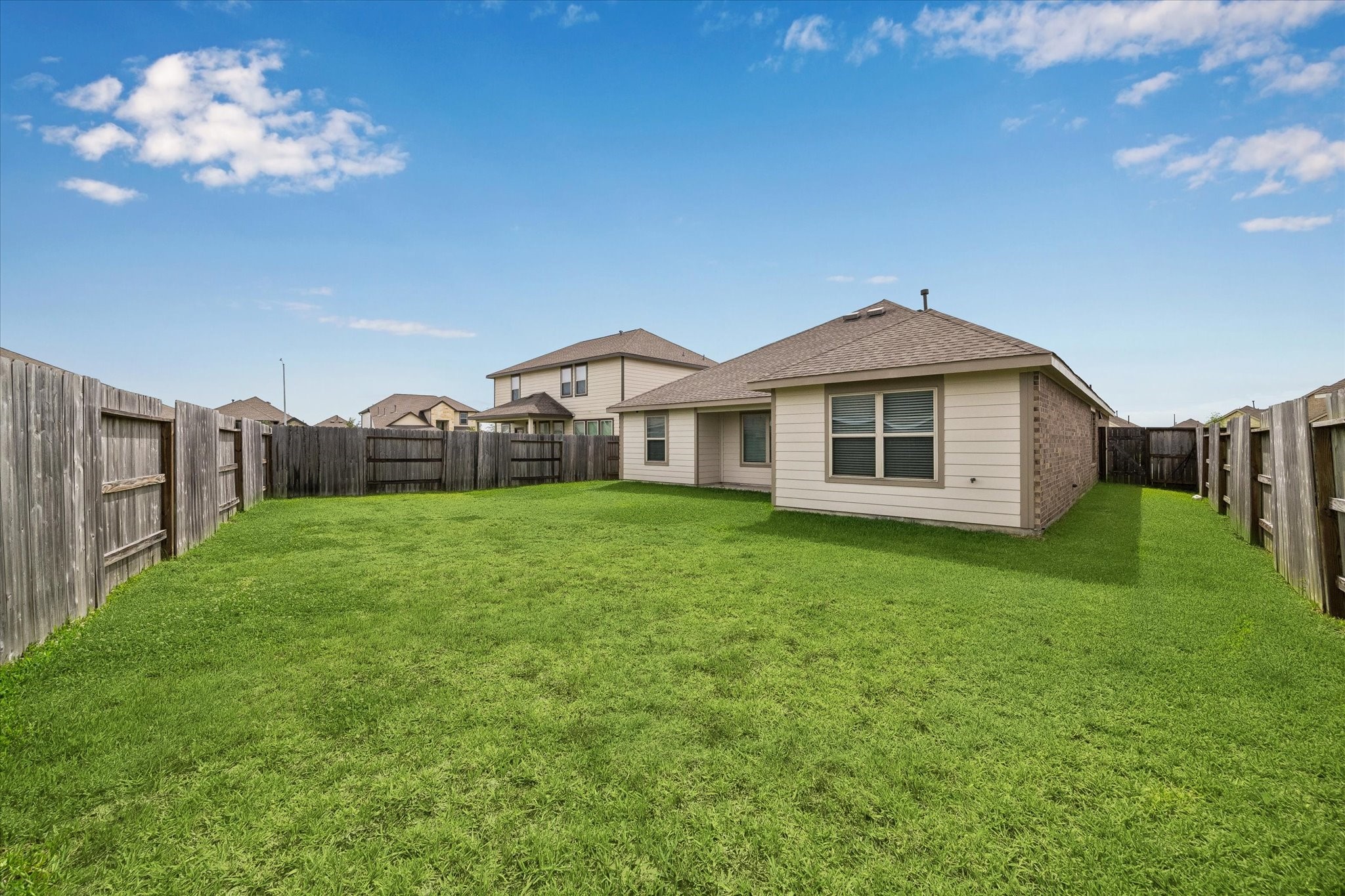  4311 Cedar Ash Drive - 物件實景