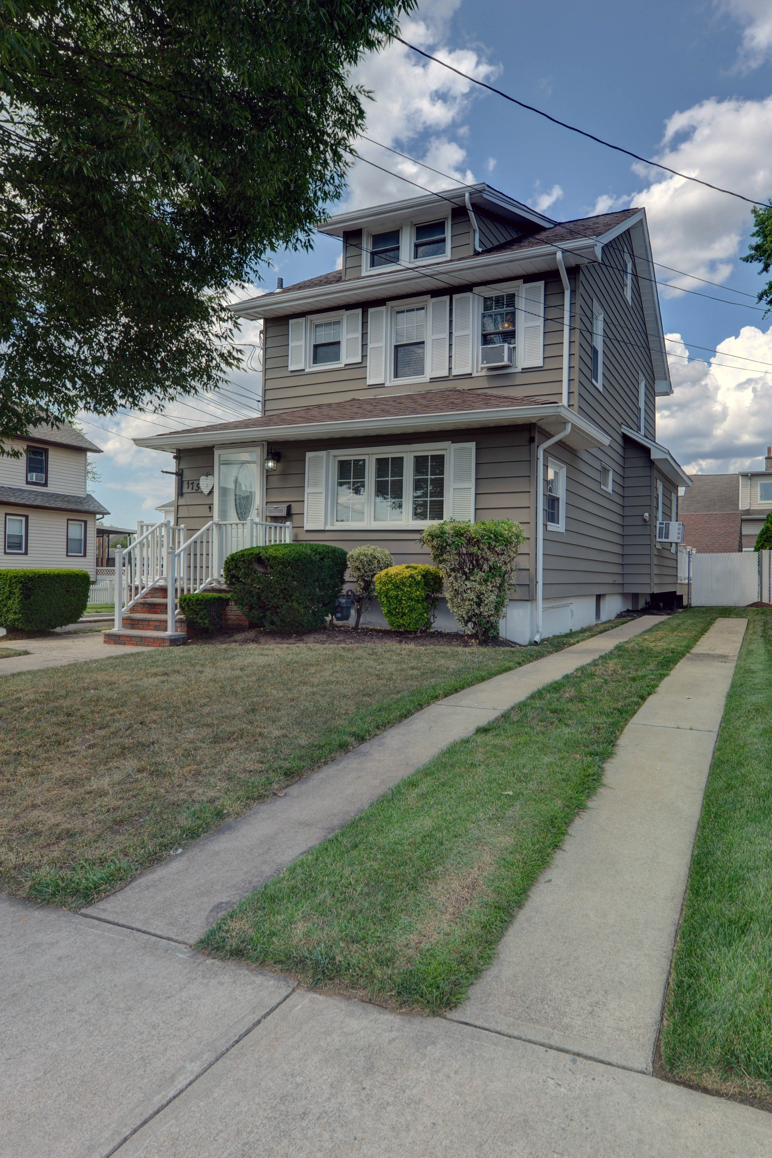 Lyndhurst, New Jersey, 07071, United States, 3 Bedrooms Bedrooms, ,2 BathroomsBathrooms,Residential,For Sale,1915781