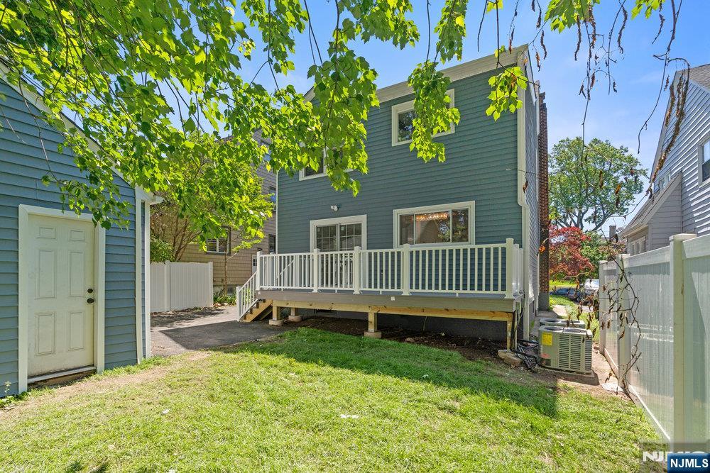 Rutherford, New Jersey, 07070, United States, 3 Bedrooms Bedrooms, ,4 BathroomsBathrooms,Residential,For Sale,1826504