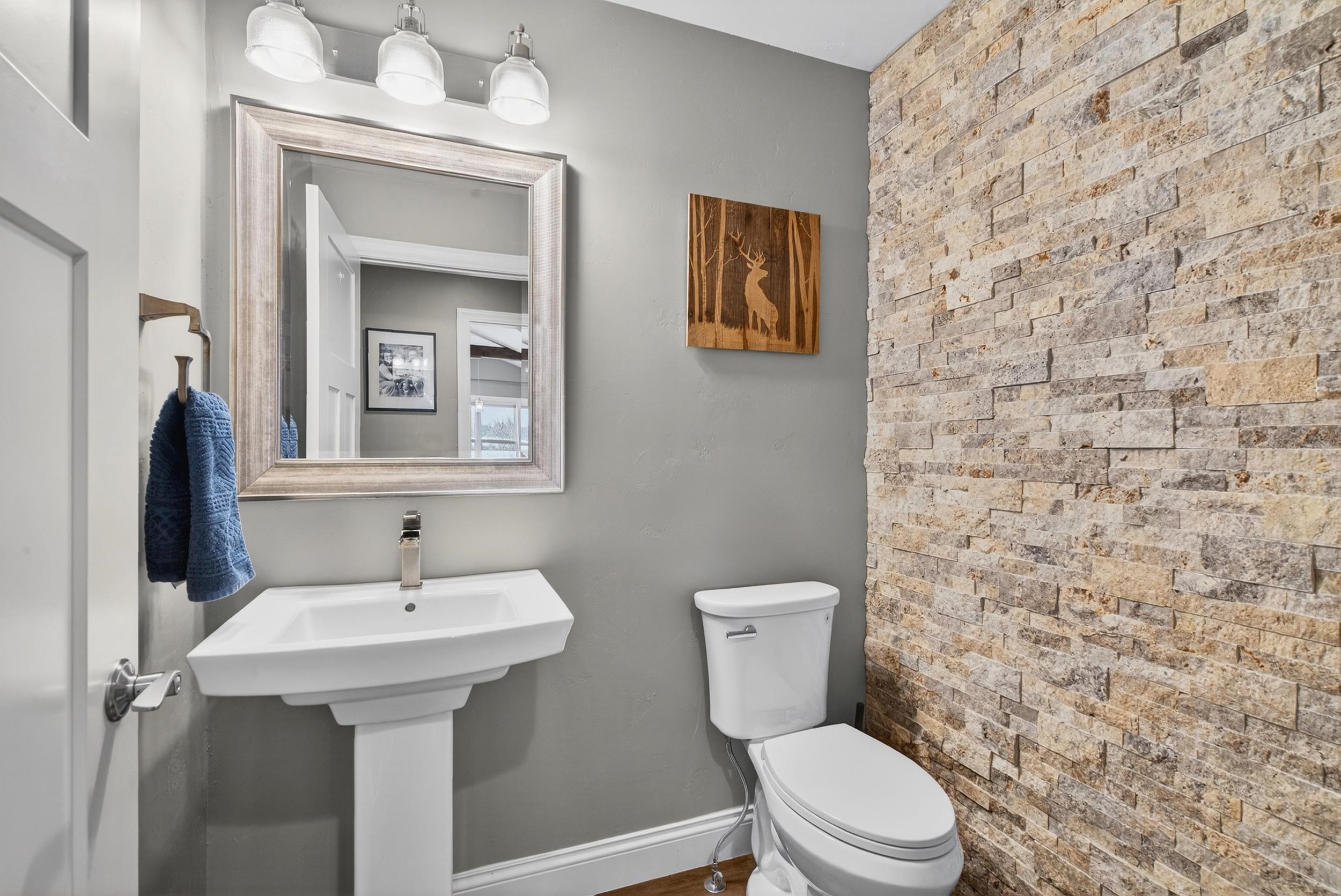 De Pere, Wisconsin, 54115-8472, United States, 4 Bedrooms Bedrooms, ,4 BathroomsBathrooms,Residential,For Sale,2005703