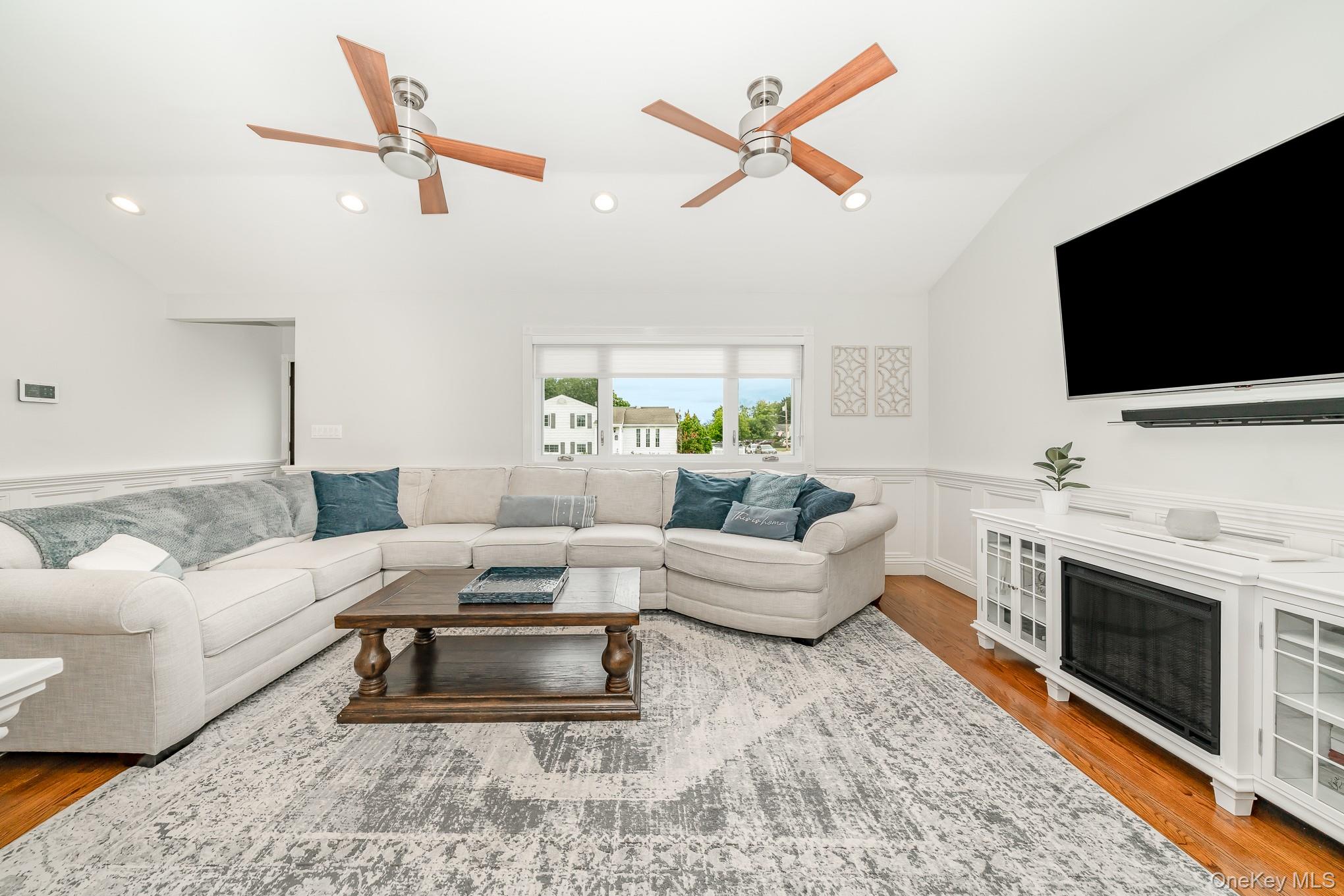 Massapequa Park, New York, 11762, United States, 3 Bedrooms Bedrooms, ,3 BathroomsBathrooms,Residential,For Sale,1937642
