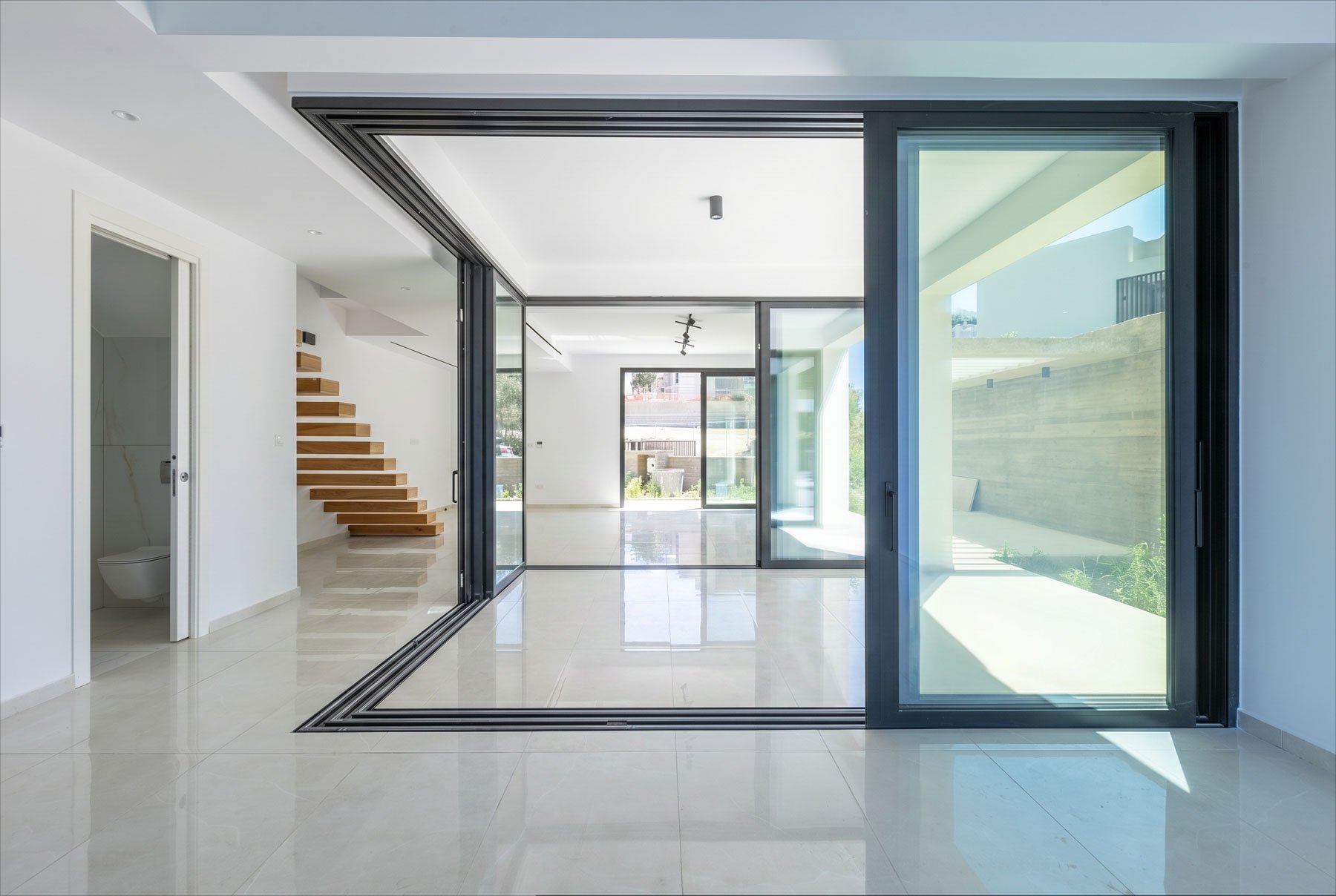  Three-Bedroom Villa with Rooftop Sea Views in a Gated Complex in Chlorakas - 物件實景