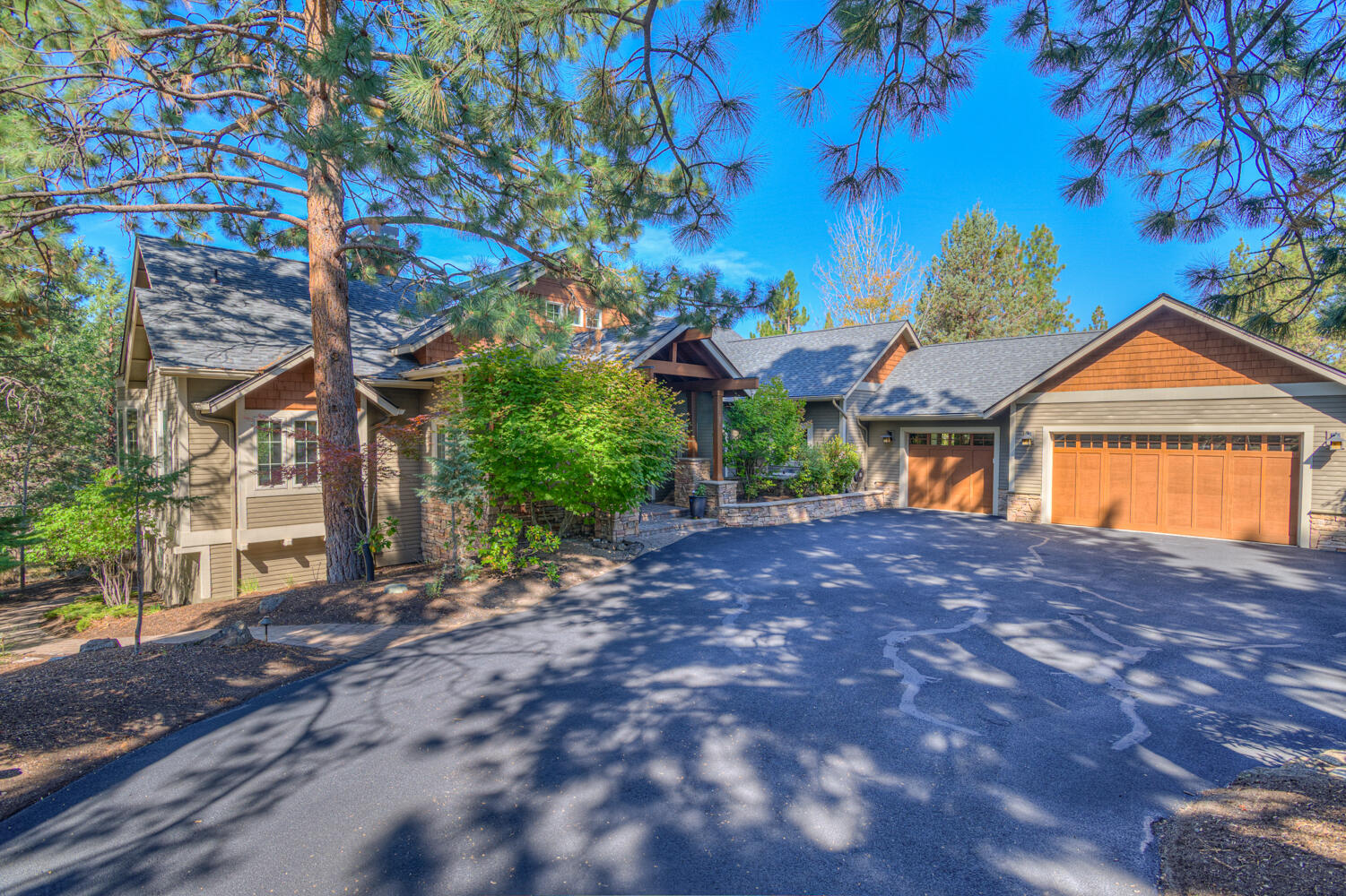 Bend, Oregon, 97703, United States, 4 Bedrooms Bedrooms, ,5 BathroomsBathrooms,Residential,For Sale,1979123