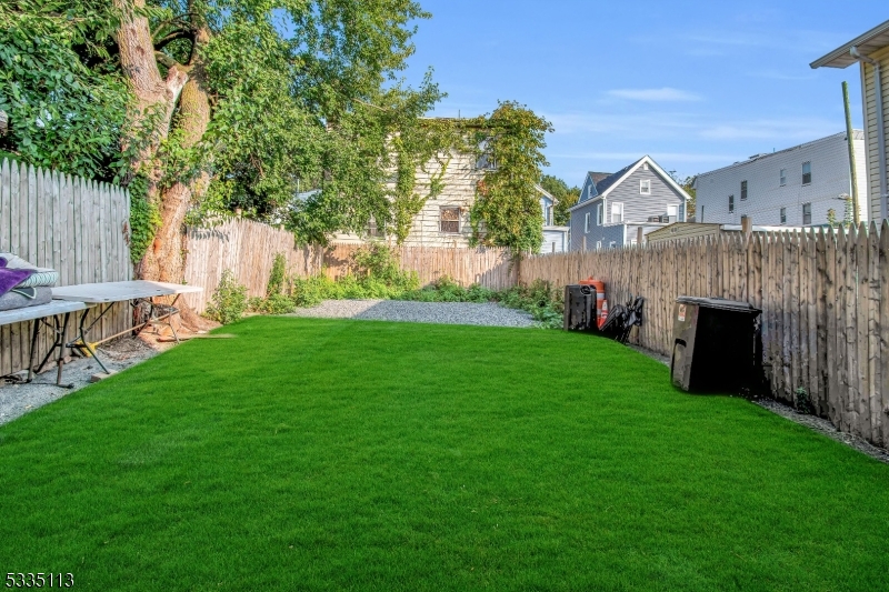 Irvington Twp., New Jersey, 07111, United States, 6 Bedrooms Bedrooms, ,2 BathroomsBathrooms,Residential,For Sale,1896504