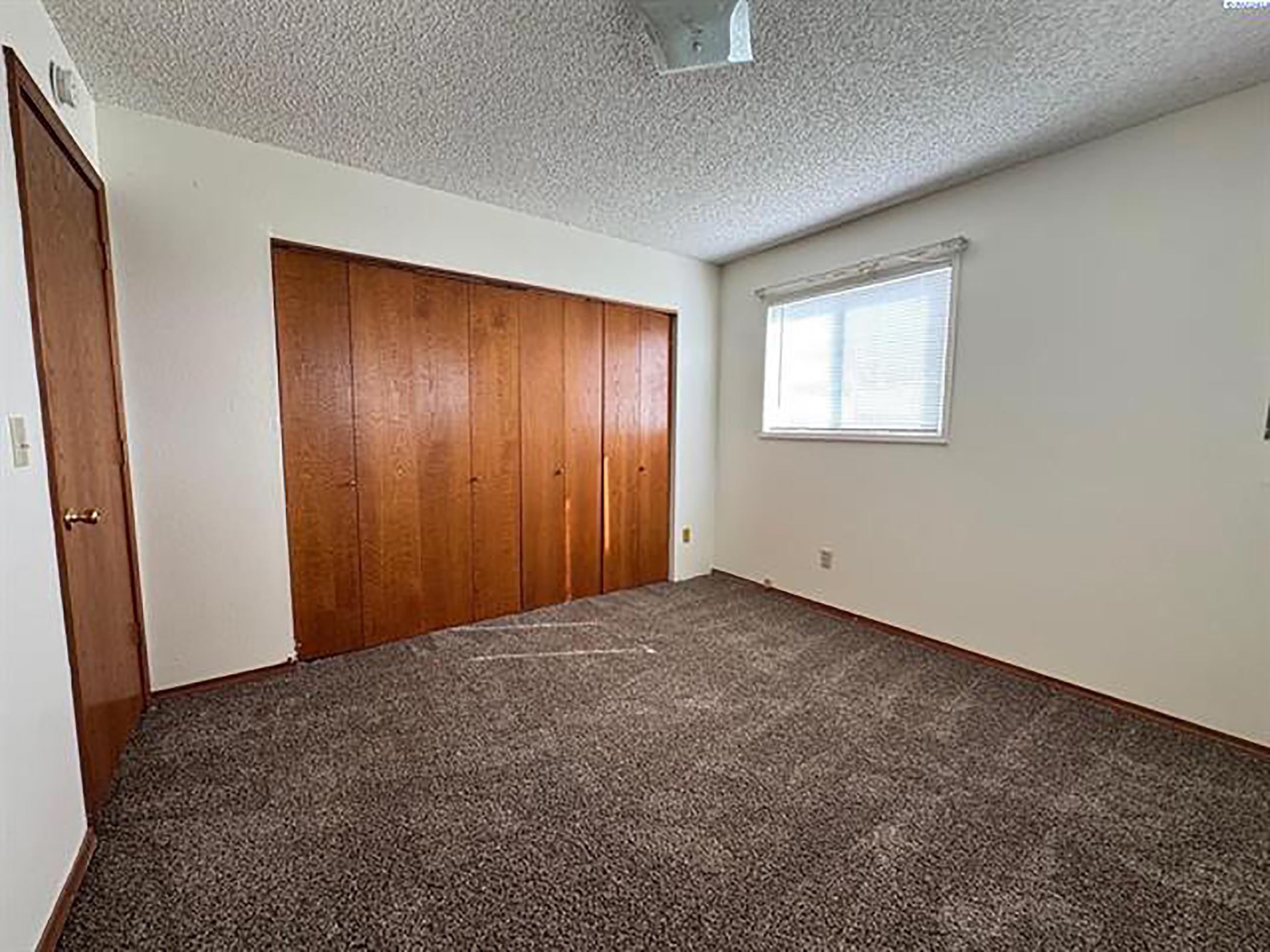  New Paint And New Flooring - 物件實景
