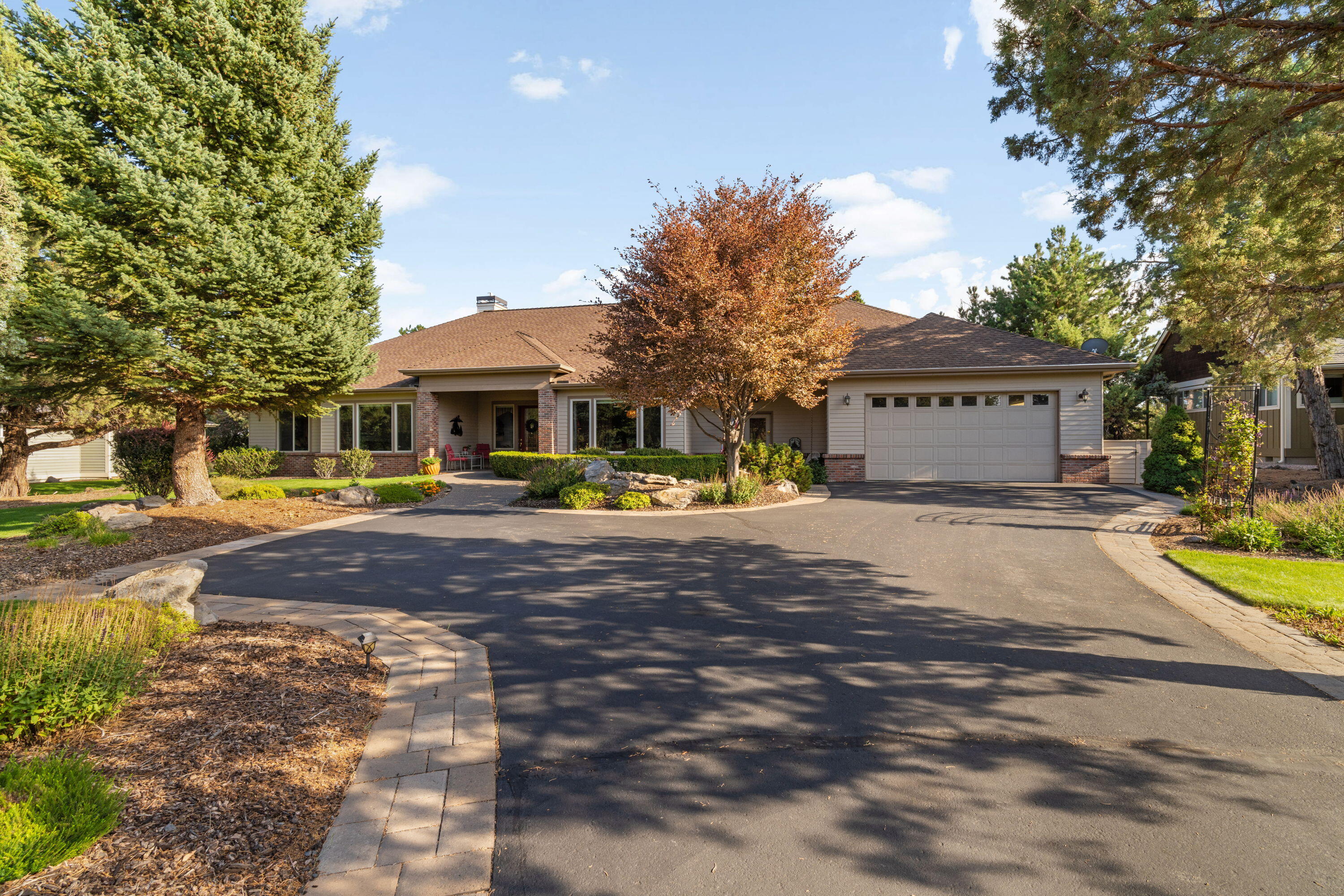 Redmond, Oregon, 97756, United States, 3 Bedrooms Bedrooms, ,3 BathroomsBathrooms,Residential,For Sale,1926997
