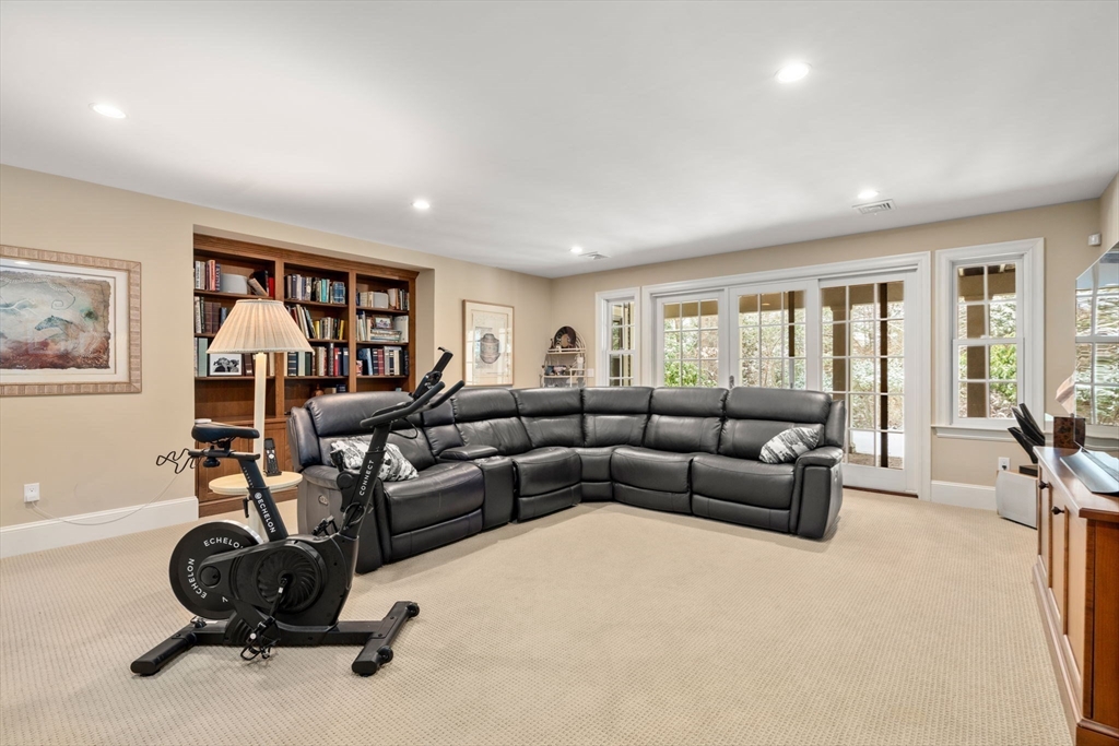 Weston, Massachusetts, 02493, United States, 3 Bedrooms Bedrooms, ,5 BathroomsBathrooms,Residential,For Sale,1941608