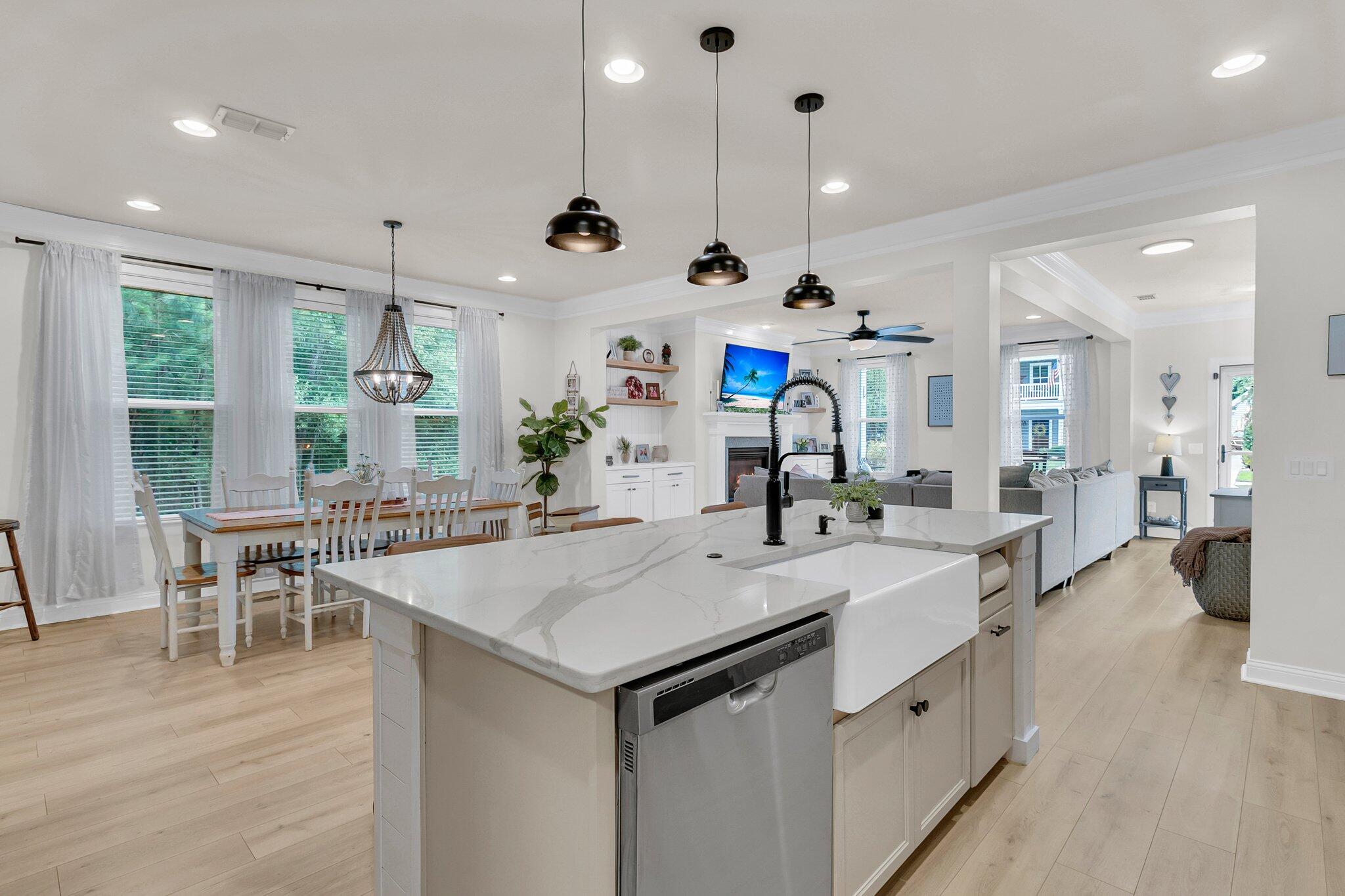 Charleston, South Carolina, 29414, United States, 4 Bedrooms Bedrooms, ,3 BathroomsBathrooms,Residential,For Sale,1979089