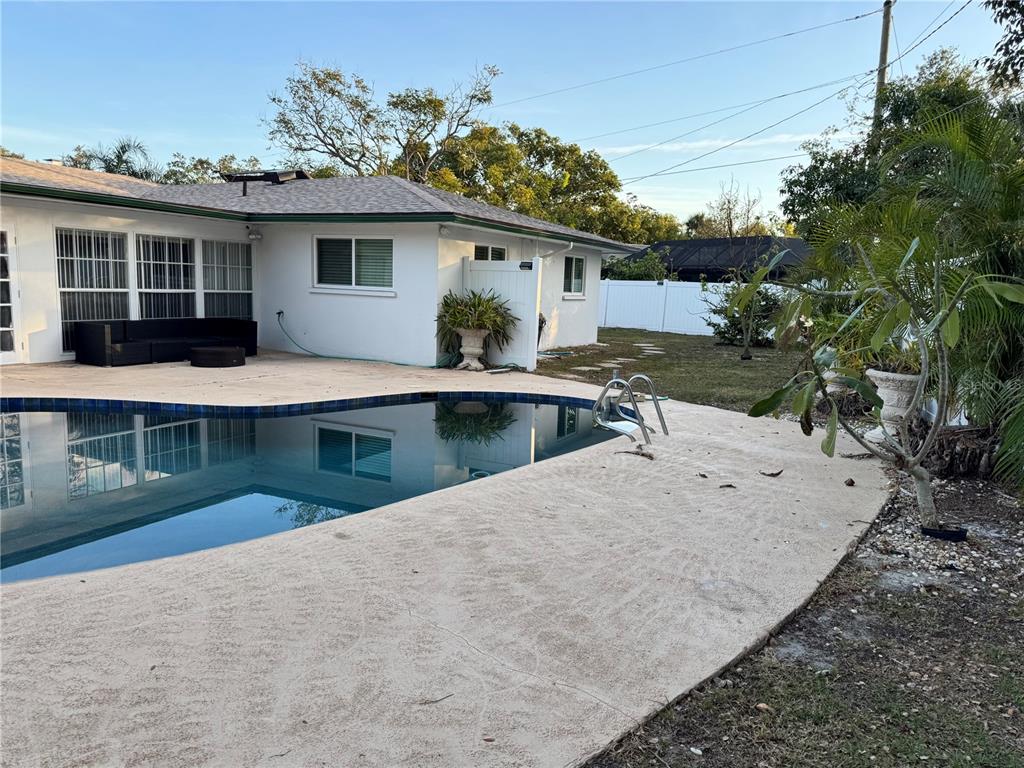Sarasota, Florida, 34235, United States, 4 Bedrooms Bedrooms, ,3 BathroomsBathrooms,Residential,For Sale,1883388