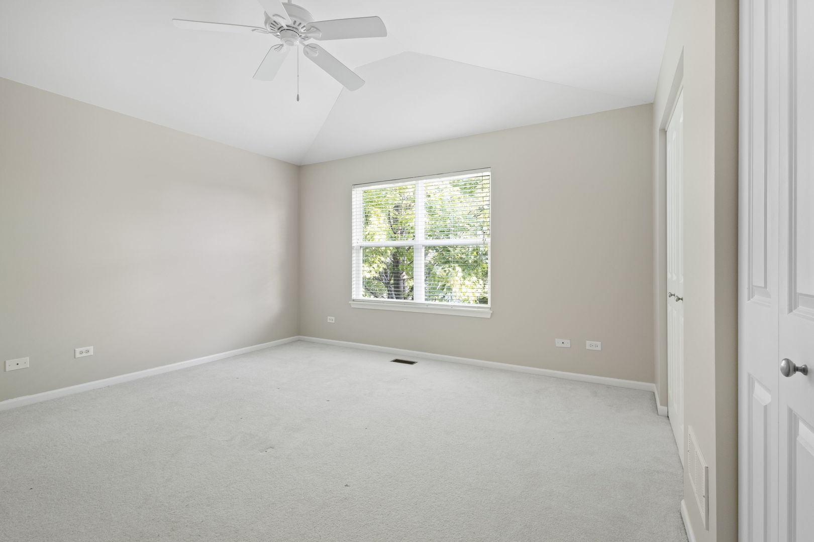 Sugar Grove, Illinois, 60554, United States, 5 Bedrooms Bedrooms, ,4 BathroomsBathrooms,Residential,For Sale,1955061