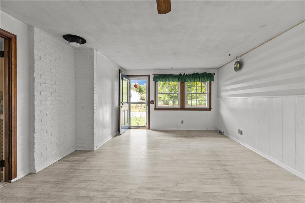 North Kingstown, Rhode Island, 02852, United States, 3 Bedrooms Bedrooms, ,2 BathroomsBathrooms,Residential,For Sale,1976998