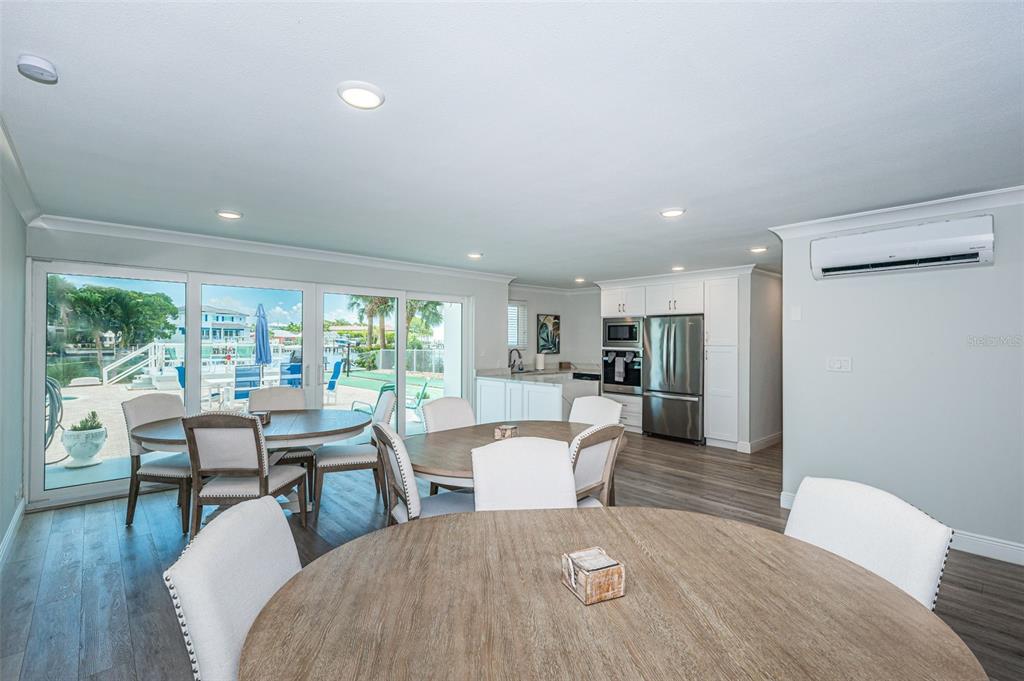 St Petersburg, Florida, 33704, United States, 2 Bedrooms Bedrooms, ,2 BathroomsBathrooms,Residential,For Sale,1989115