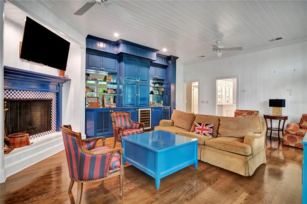 Tampa, Florida, 33611, United States, 5 Bedrooms Bedrooms, ,7 BathroomsBathrooms,Residential,For Sale,1988340