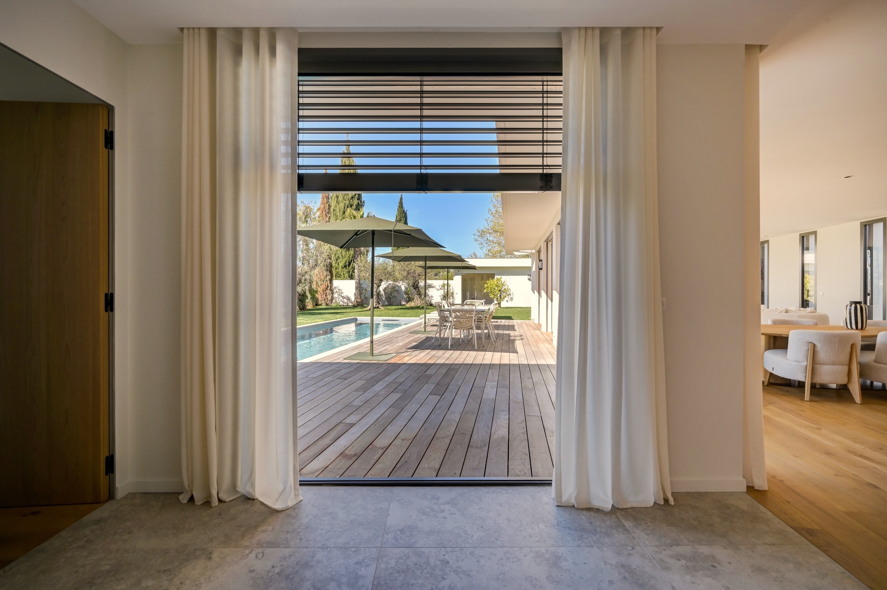  Exceptional Contemporary Turnkey - 物件實景
