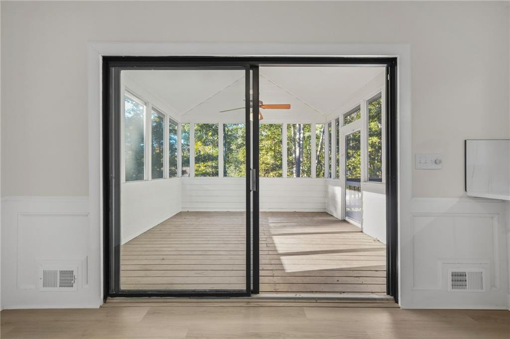 Snellville, Georgia, 30039, United States, 5 Bedrooms Bedrooms, ,4 BathroomsBathrooms,Residential,For Sale,1993862