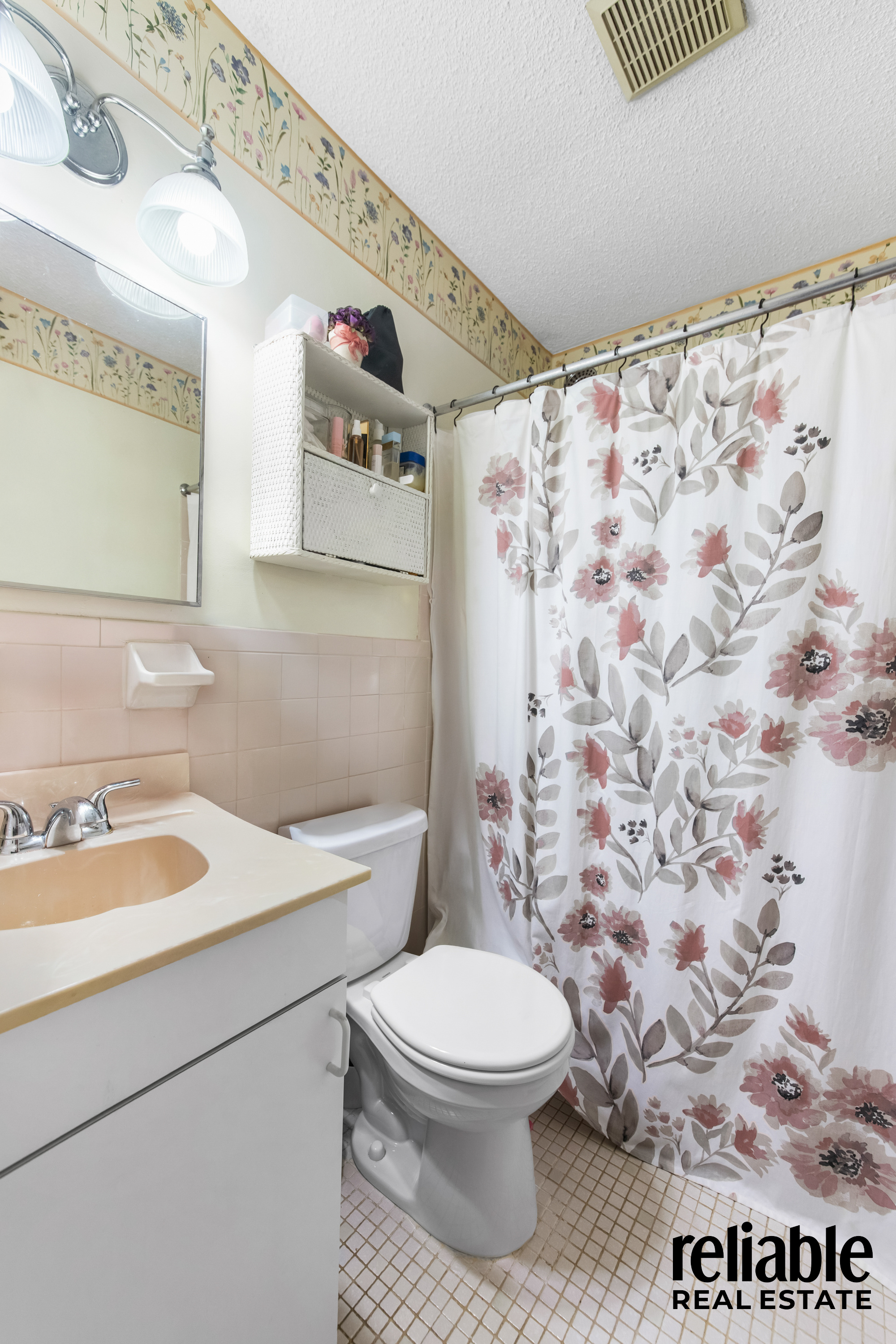 Bayside, New York, 11361, United States, 3 Bedrooms Bedrooms, ,3 BathroomsBathrooms,Residential,For Sale,1941734