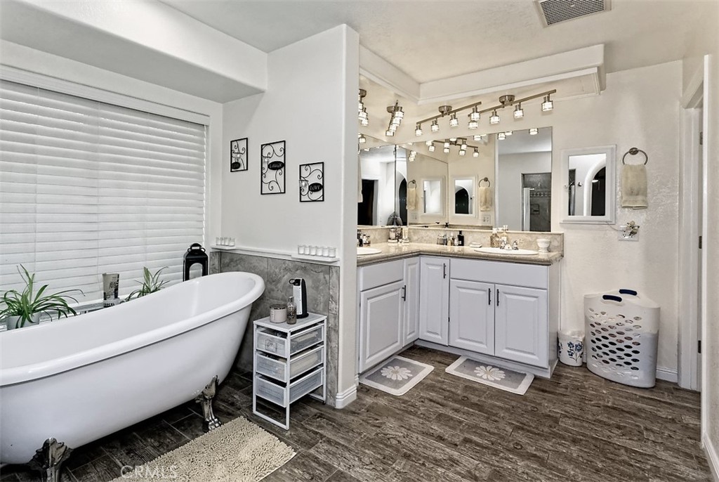 Oak Hills, California, 92344, United States, 4 Bedrooms Bedrooms, ,3 BathroomsBathrooms,Residential,For Sale,1942623