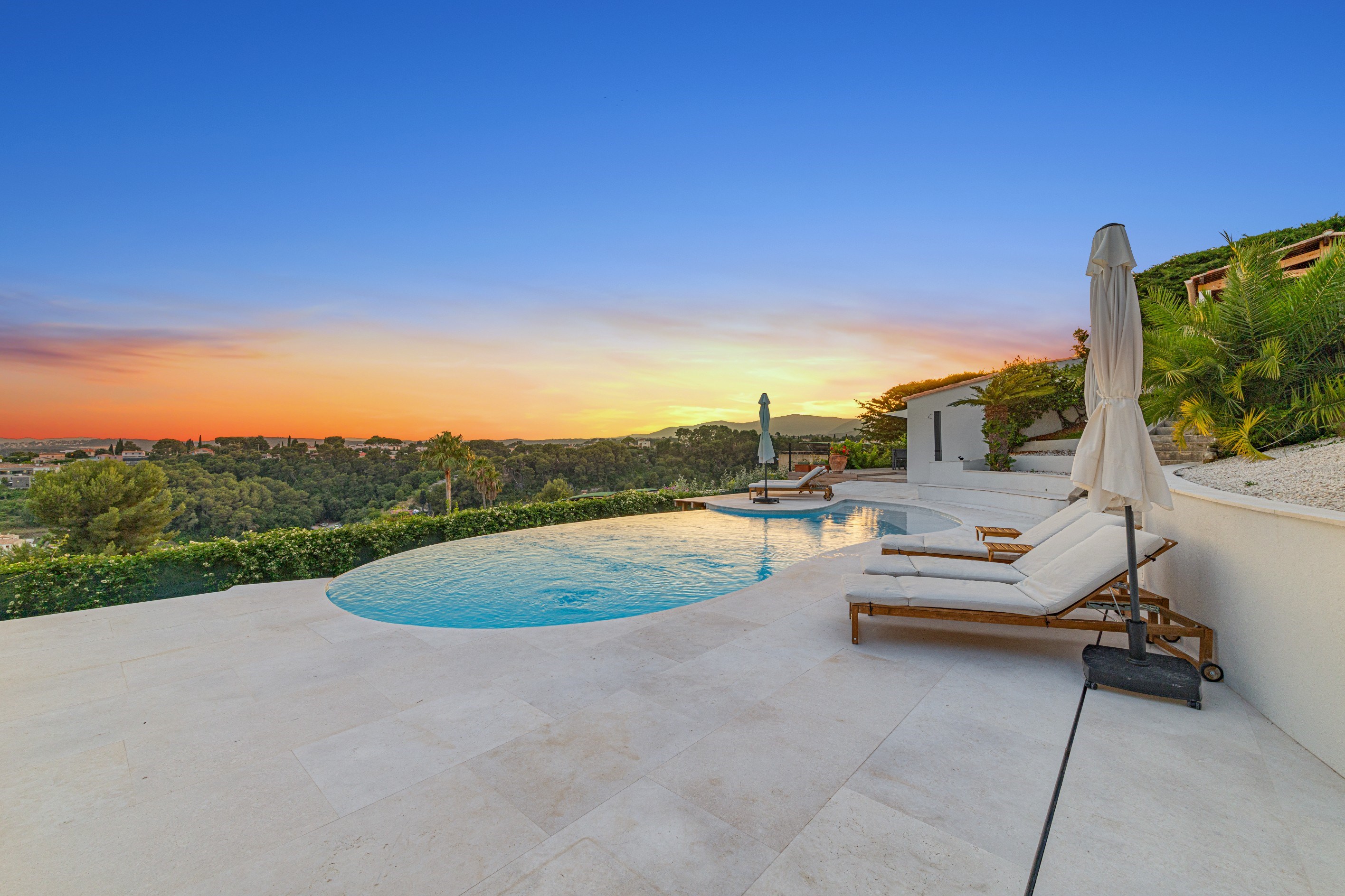  Luxury sea view villa for sale in Cagnes-sur-Mer with guest house - 物件實景