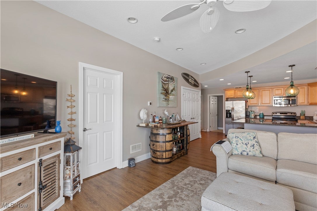 Port Clinton, Ohio, 43452, United States, 2 Bedrooms Bedrooms, ,2 BathroomsBathrooms,Residential,For Sale,2011320