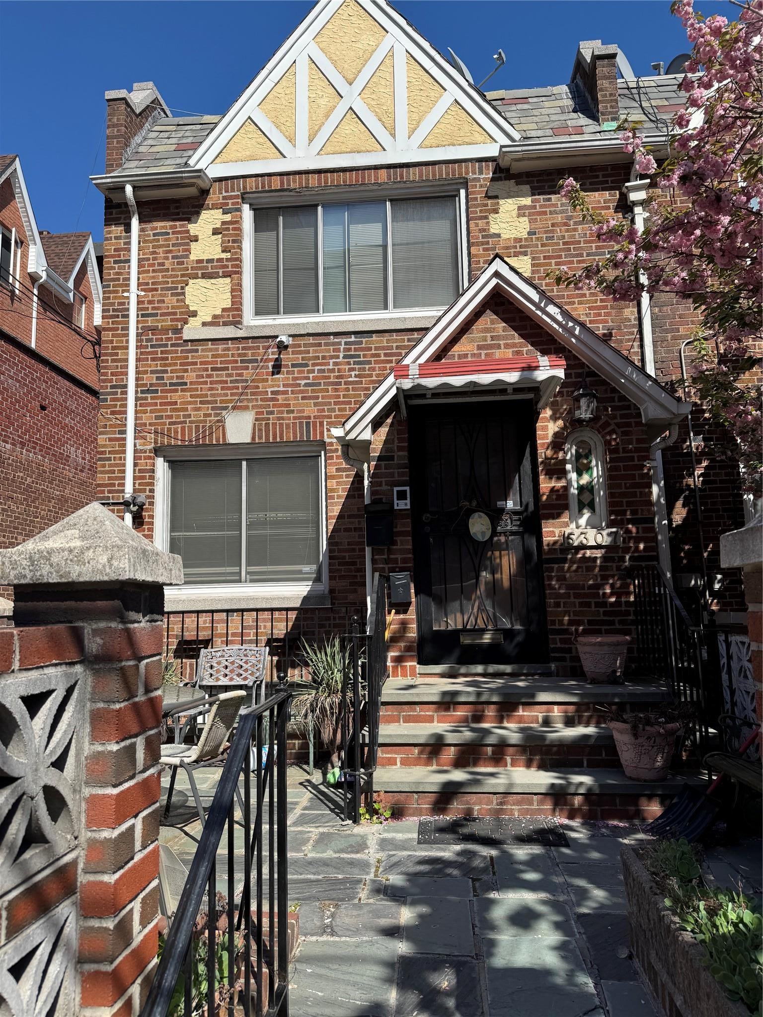 Maspeth, New York, 11378, United States, ,3 BathroomsBathrooms,Residential,For Sale,1828456