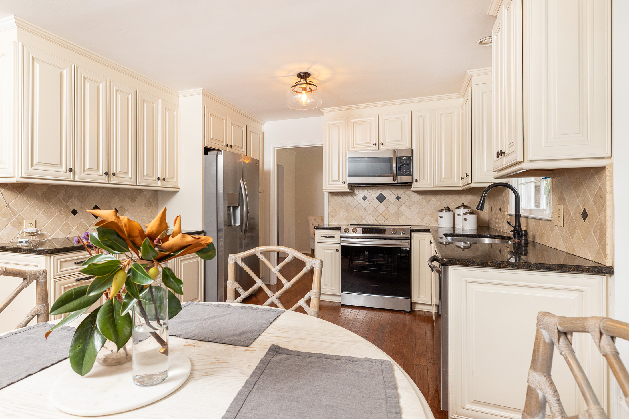  Beautifully Updated Home in Sought-after Arden Woods Neighborhood of Dunwoody - 物件實景