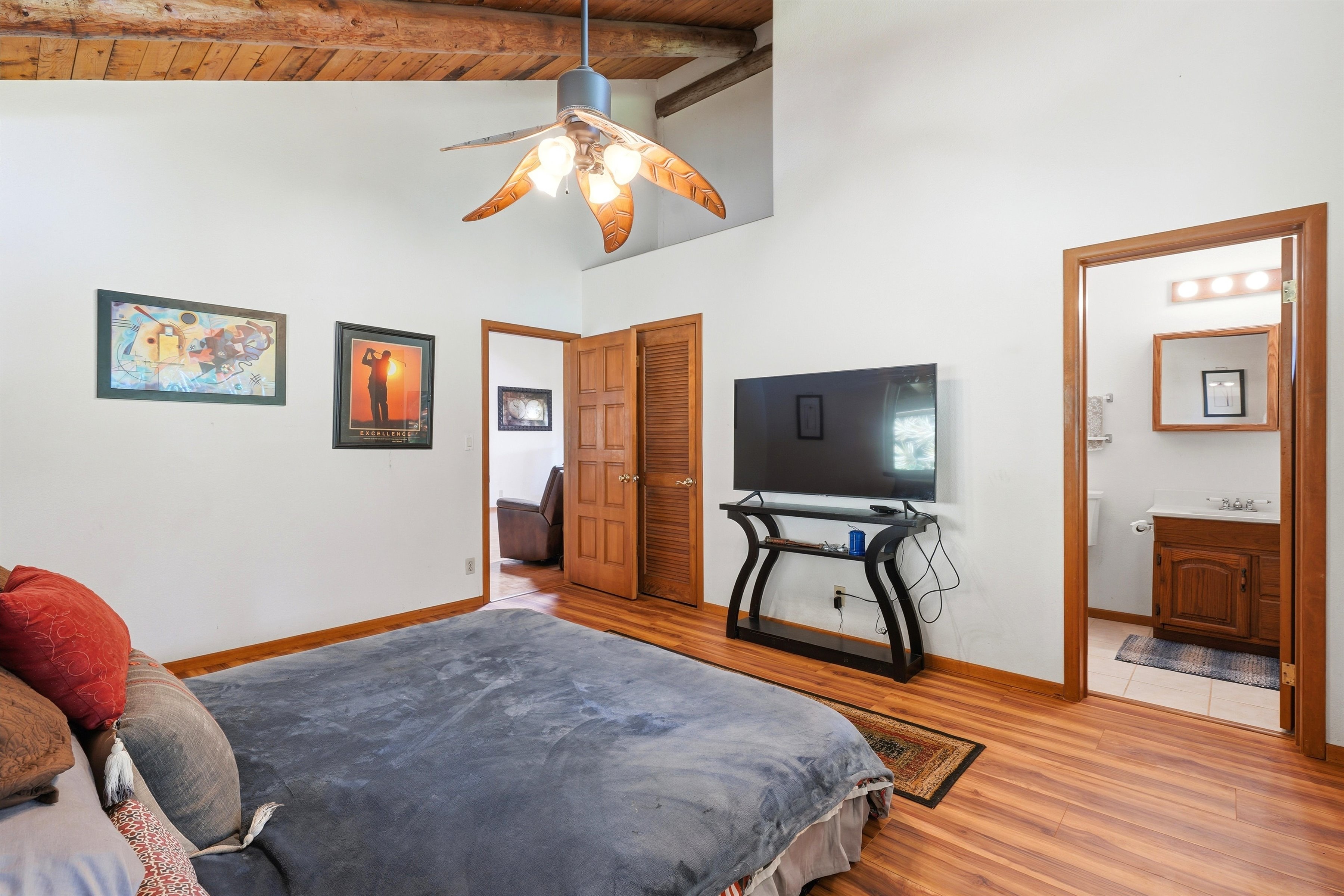  Single-level home on 2.5 fully fenced and gated acres - 物件實景