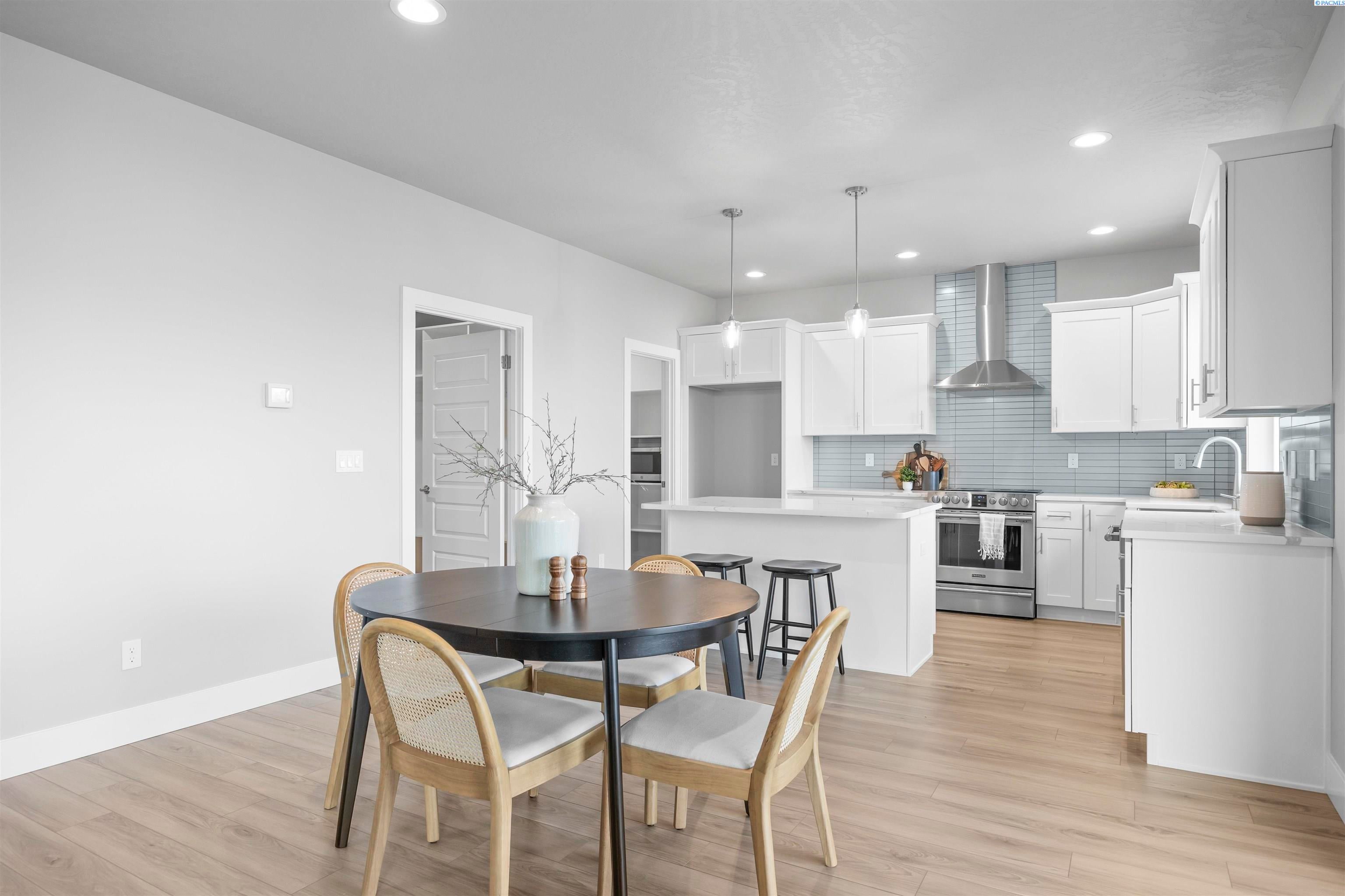 West Richland, Washington, 99353, United States, 4 Bedrooms Bedrooms, ,2 BathroomsBathrooms,Residential,For Sale,2014004