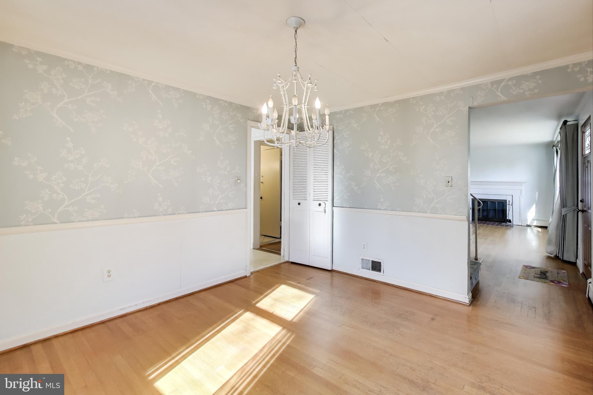 Cheverly, Maryland, 20785, United States, 5 Bedrooms Bedrooms, ,2 BathroomsBathrooms,Residential,For Sale,1990402