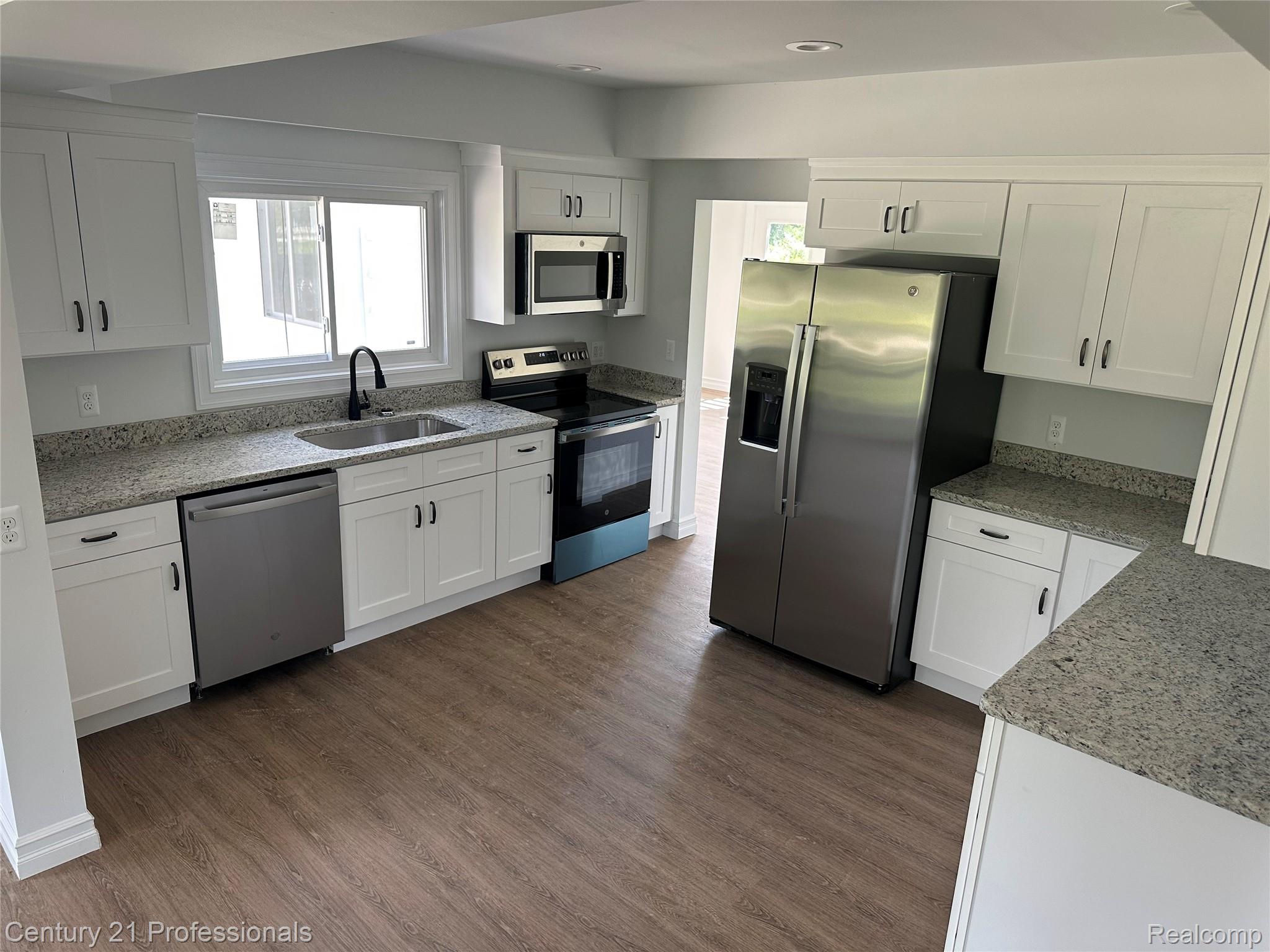 China, Michigan, 48054, United States, 4 Bedrooms Bedrooms, ,2 BathroomsBathrooms,Residential,For Sale,1974308