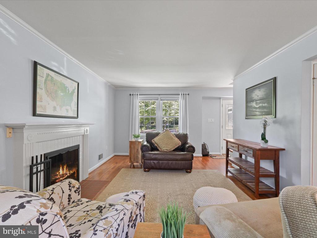 Springfield, Virginia, 22152, United States, 4 Bedrooms Bedrooms, ,3 BathroomsBathrooms,Residential,For Sale,1921904