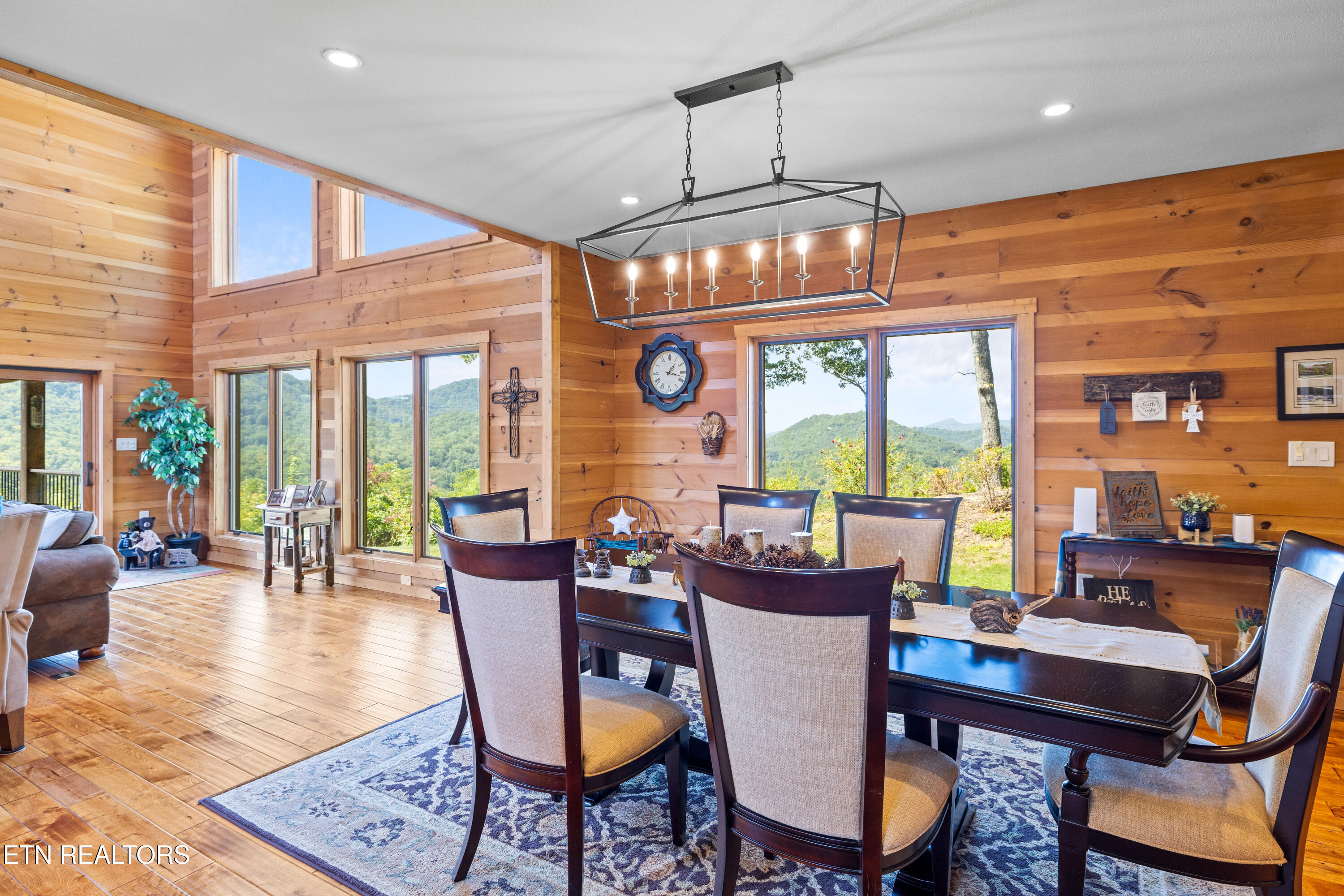 Sevierville, Tennessee, 37862, United States, 3 Bedrooms Bedrooms, ,3 BathroomsBathrooms,Residential,For Sale,1979377