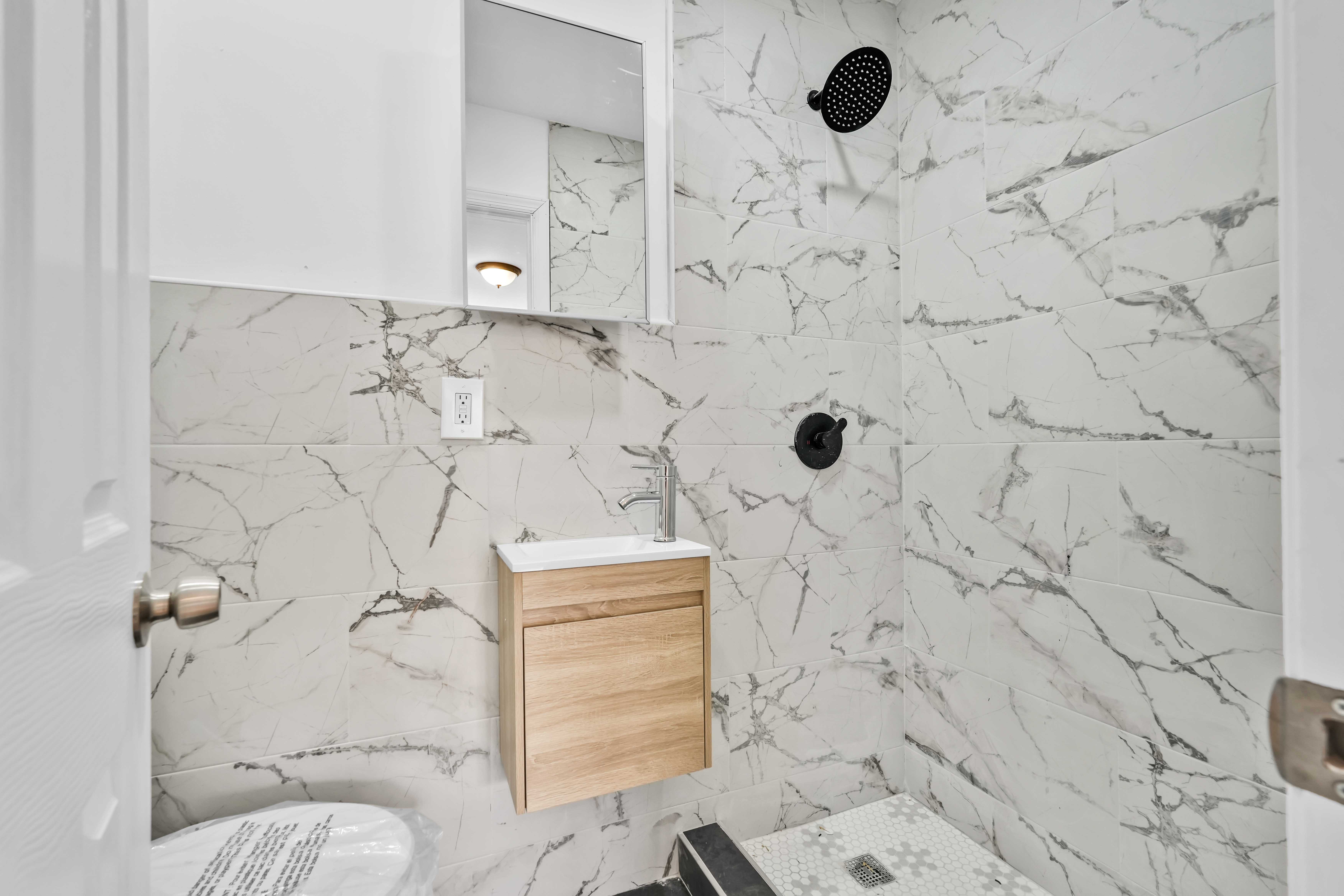 Bronx, New York, 1046, United States, 8 Bedrooms Bedrooms, ,5 BathroomsBathrooms,Residential,For Sale,1921443