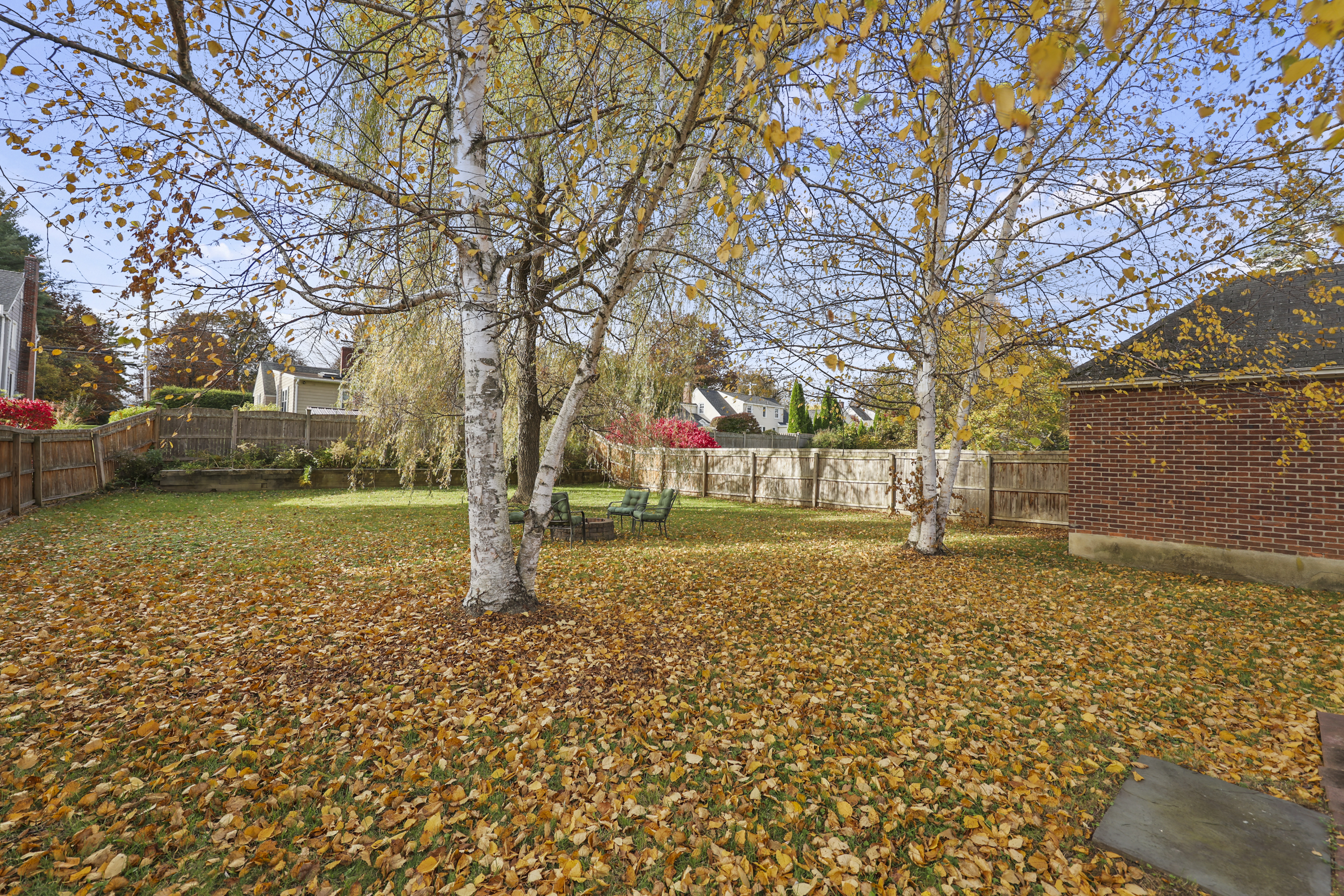  Charming New England Brick Beauty - 物件實景