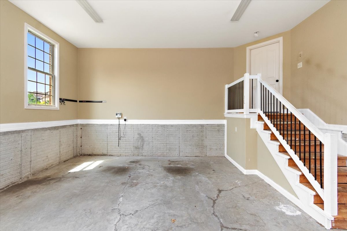 Clarksville, Tennessee, 37043, United States, 4 Bedrooms Bedrooms, ,4 BathroomsBathrooms,Residential,For Sale,1933080