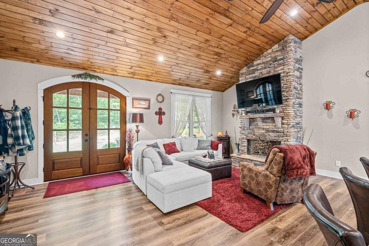 Talking Rock, Georgia, 30175, United States, 3 Bedrooms Bedrooms, ,2 BathroomsBathrooms,Residential,For Sale,1972070