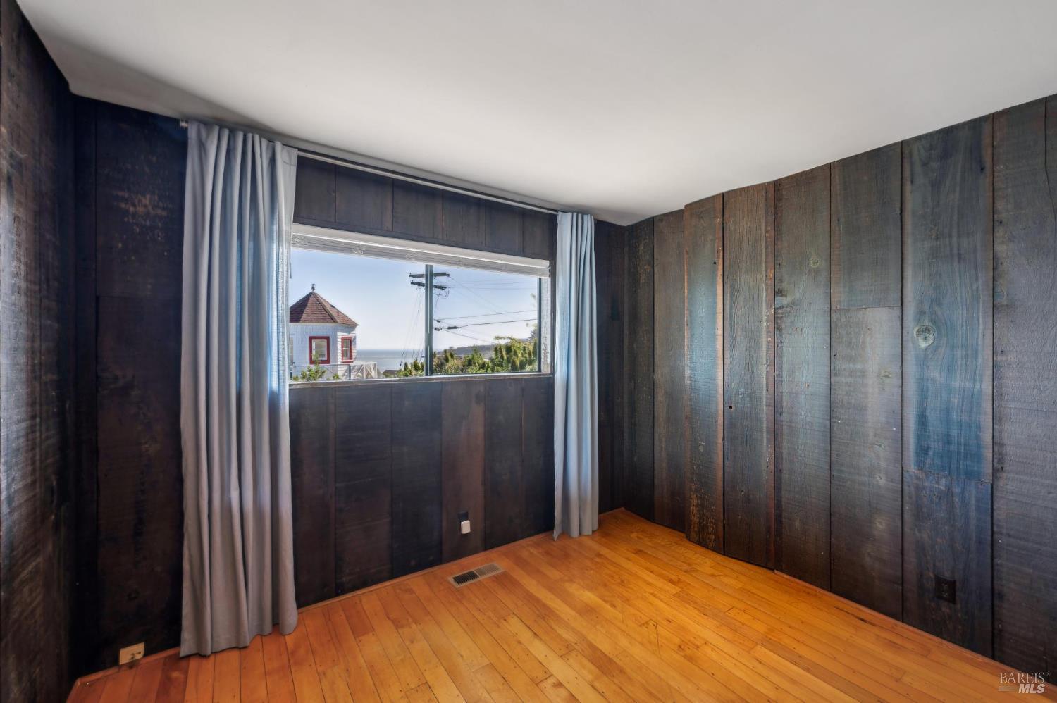 Bolinas, California, 94924, United States, 3 Bedrooms Bedrooms, ,2 BathroomsBathrooms,Residential,For Sale,2003104