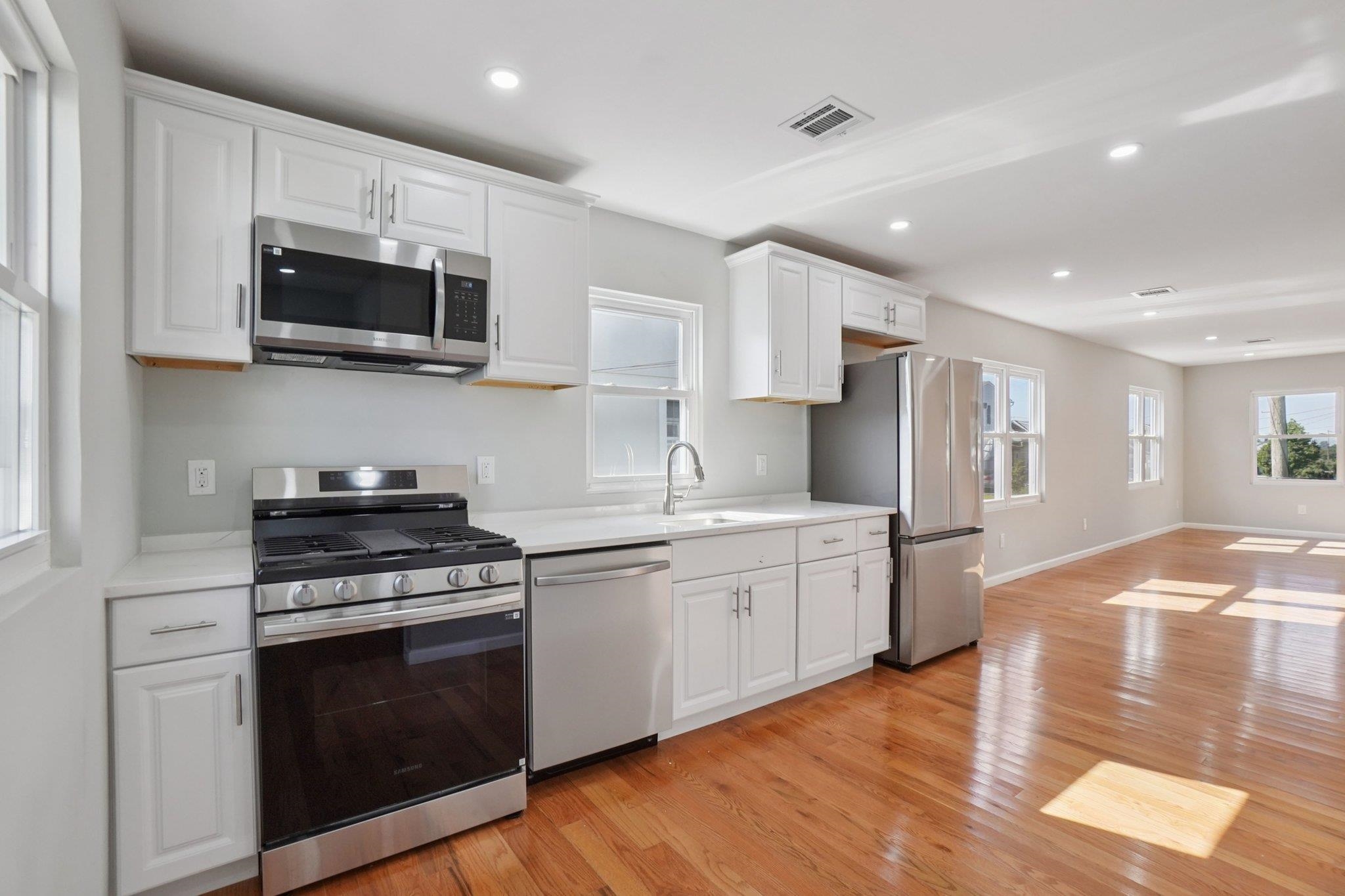 Wood-ridge, New Jersey, 07075, United States, 4 Bedrooms Bedrooms, ,3 BathroomsBathrooms,Residential,For Sale,1979587