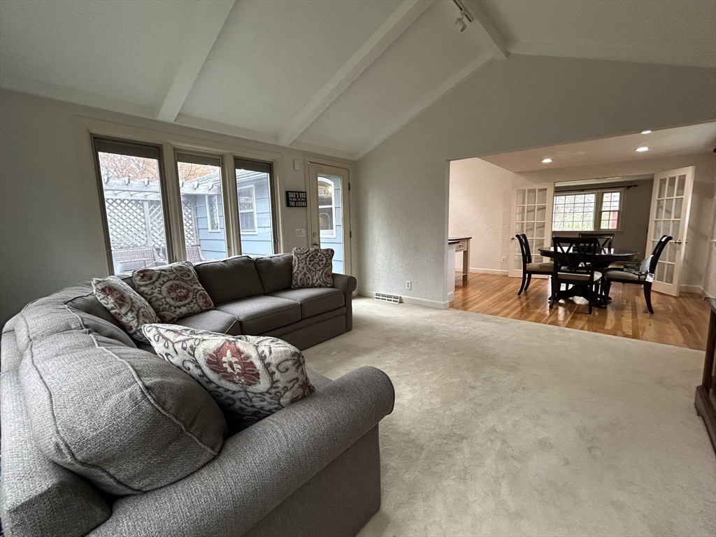 Framingham, Massachusetts, 01701, United States, 4 Bedrooms Bedrooms, ,3 BathroomsBathrooms,Residential,For Sale,1988982