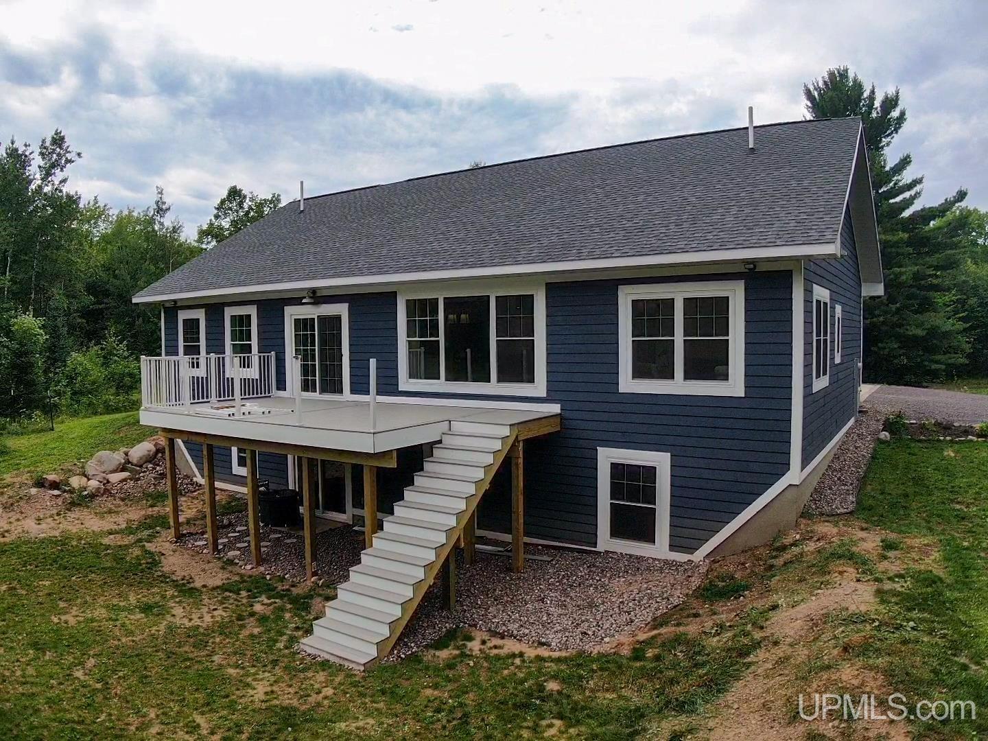 Hancock, Michigan, 49930, United States, 3 Bedrooms Bedrooms, ,3 BathroomsBathrooms,Residential,For Sale,1901071