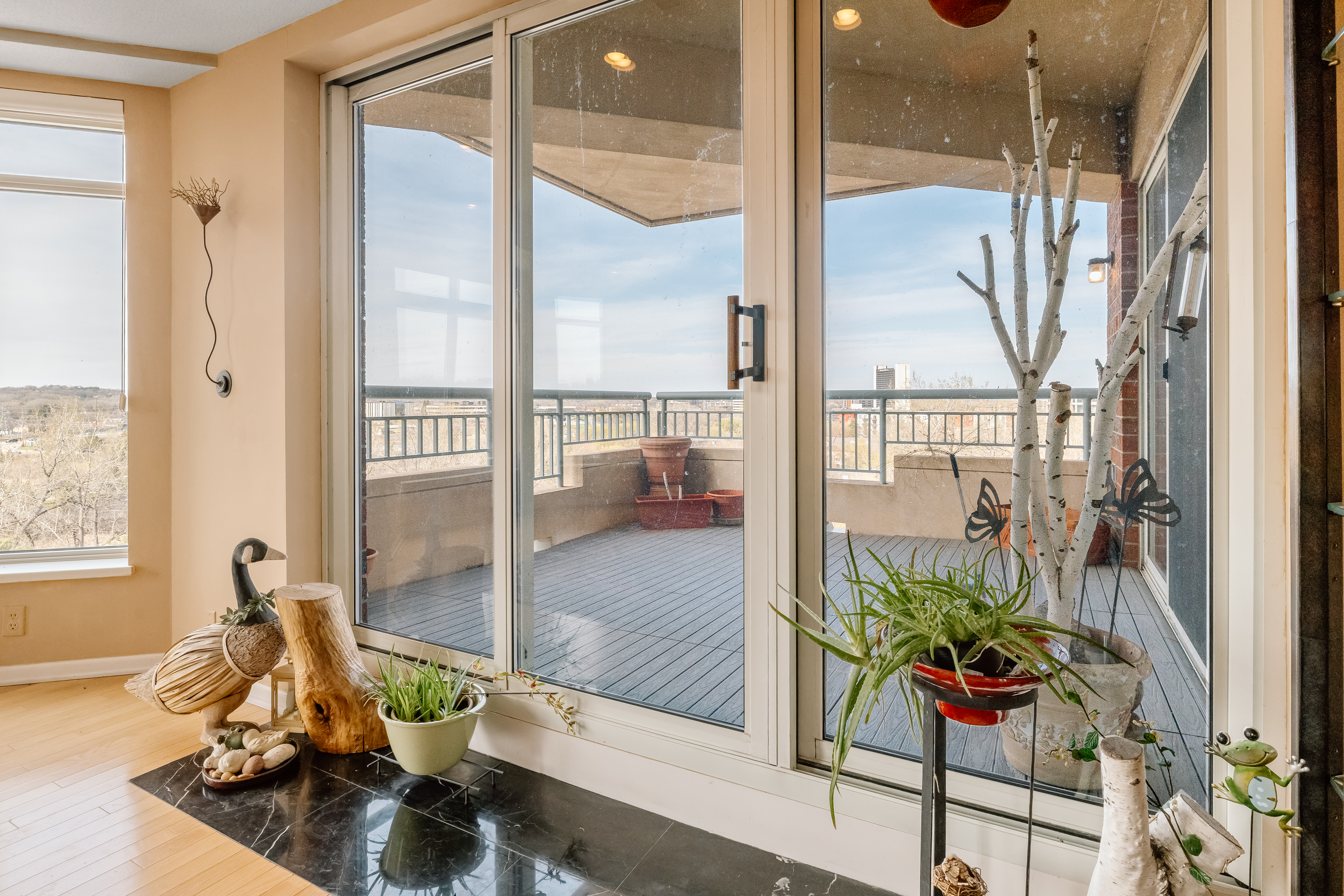  Corner Condo at Normandale Lake - 物件實景