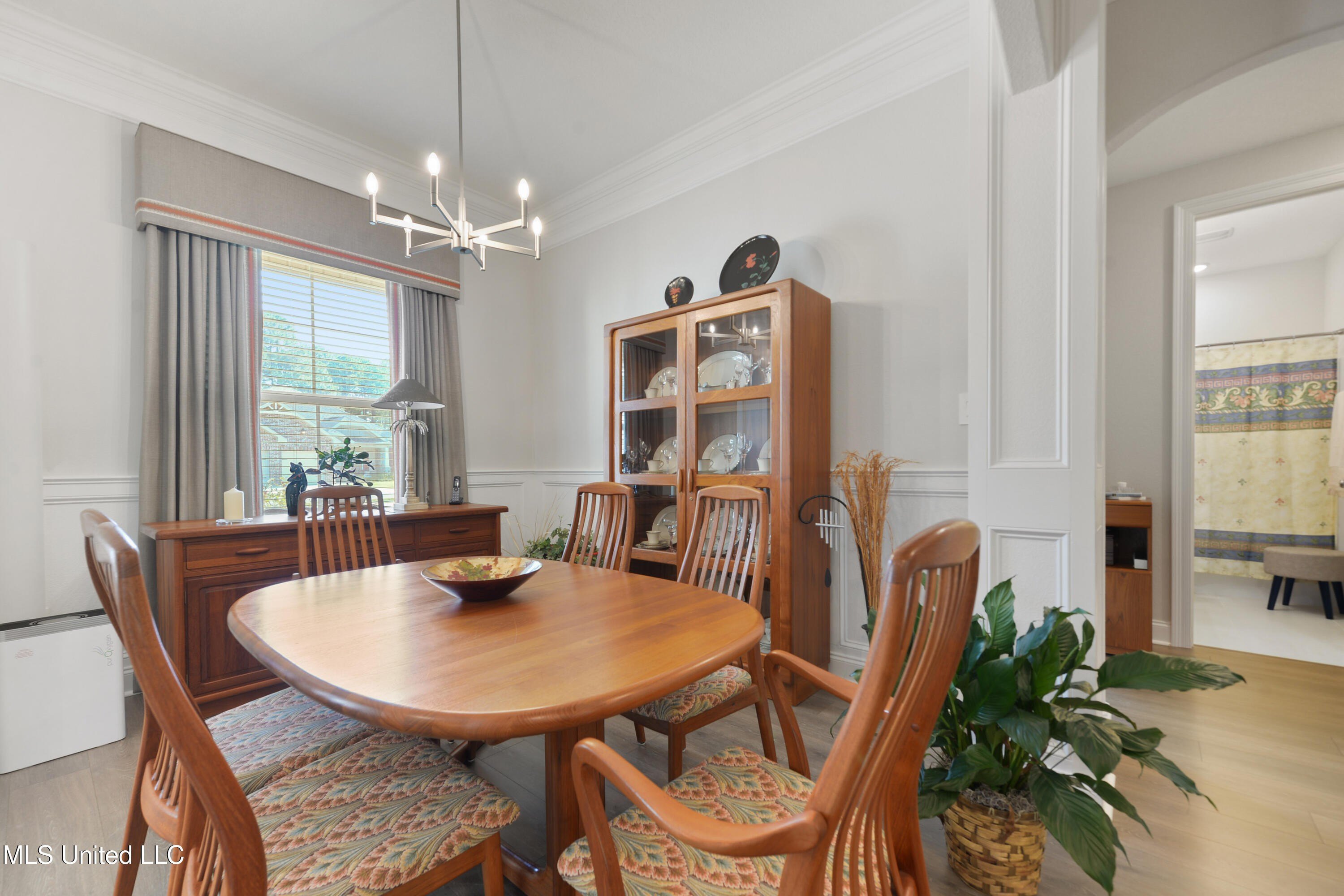 Gulfport, Mississippi, 39503, United States, 5 Bedrooms Bedrooms, ,3 BathroomsBathrooms,Residential,For Sale,1979883