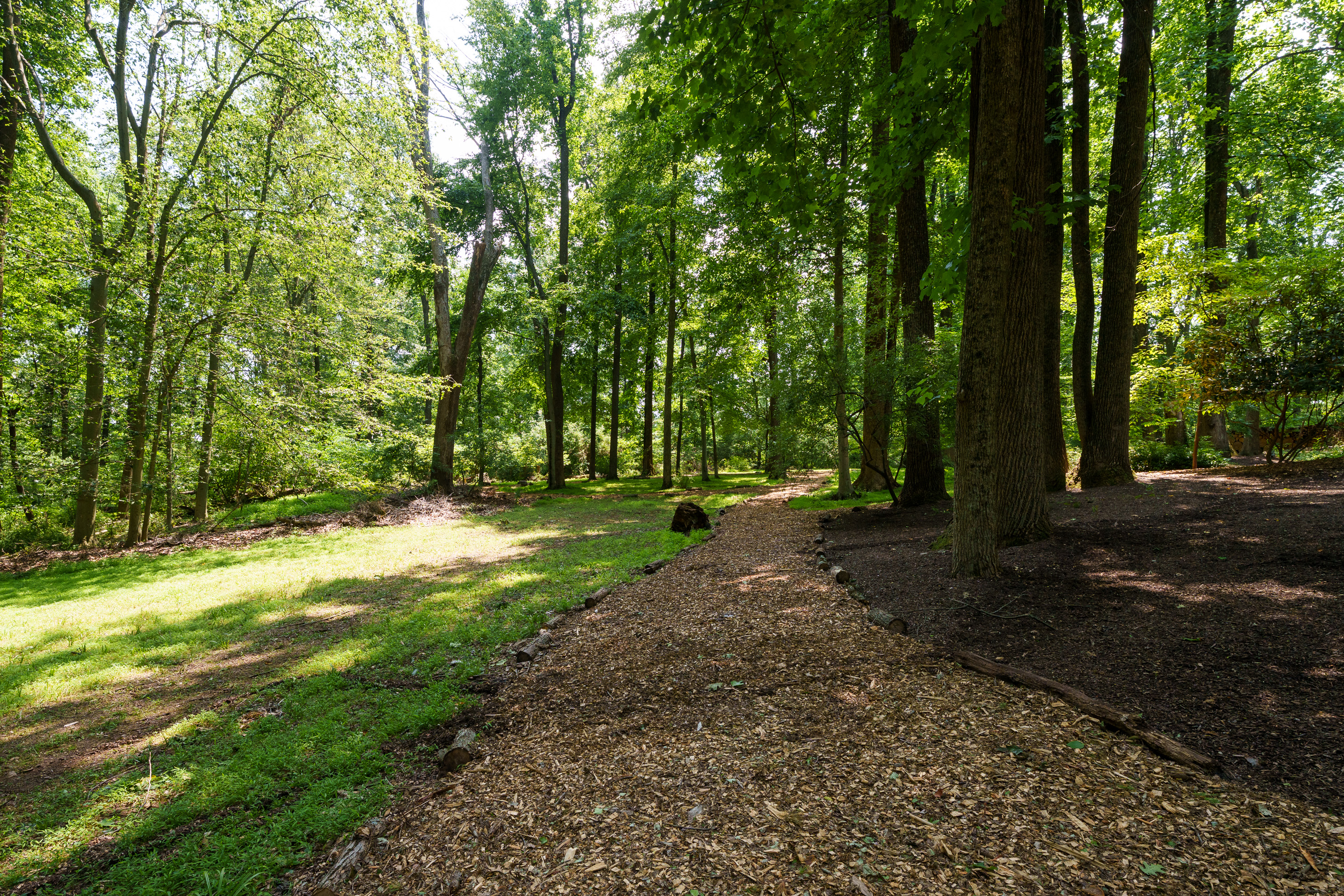  Scenic roads lead to this private 10-acre property - 物件實景