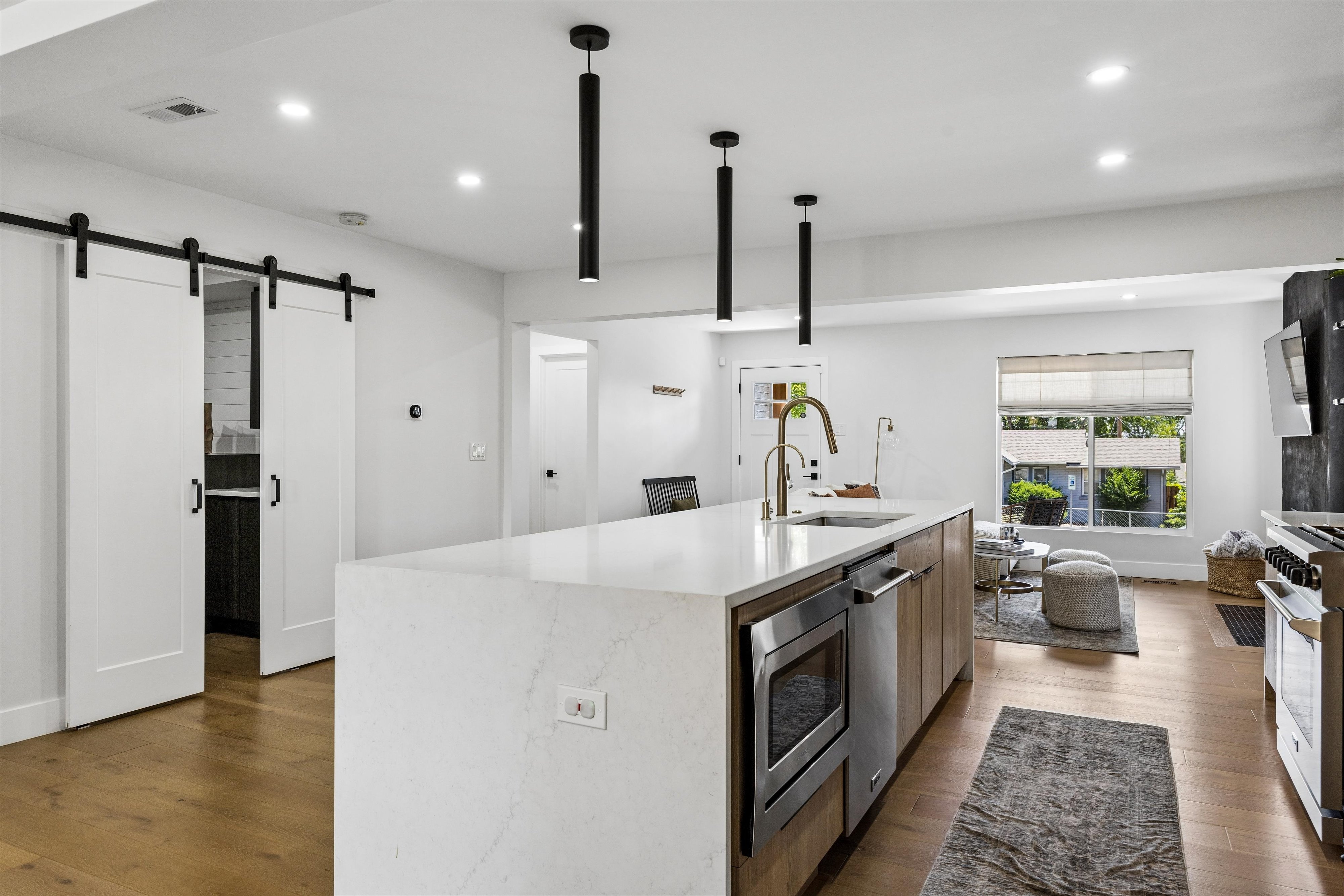  Beautifully renovated-perfect blend of modern functionality, thoughtful design - 物件實景