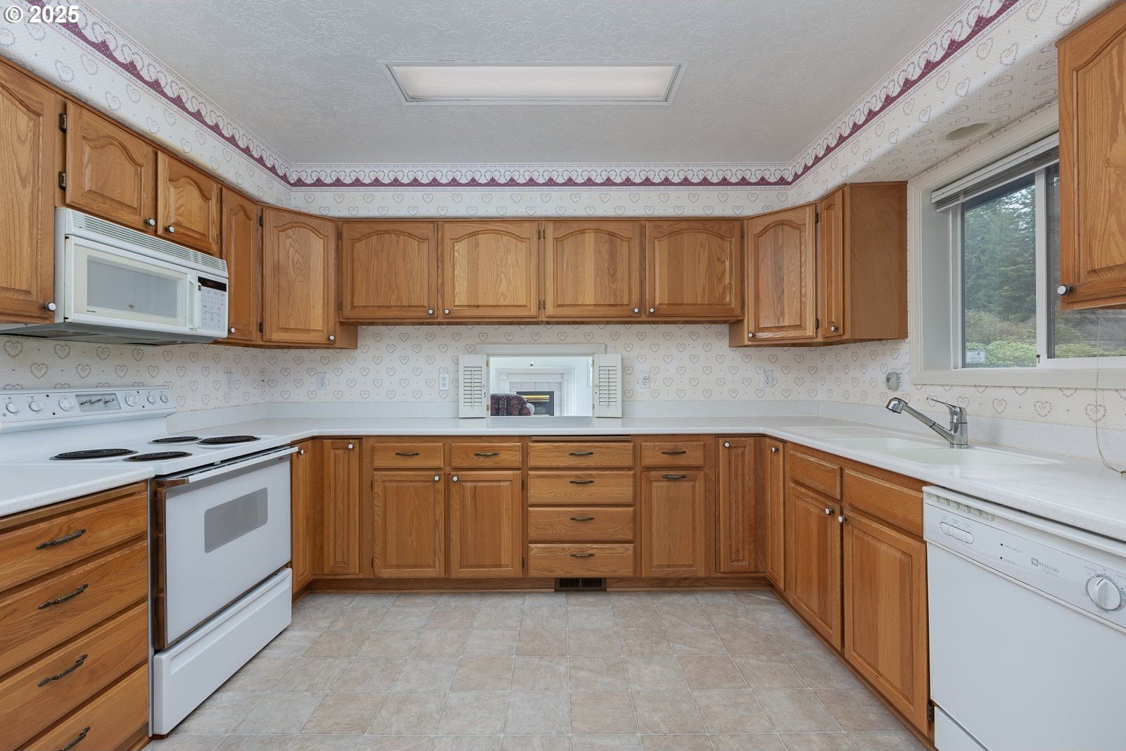 Toledo, Oregon, 97391, United States, 6 Bedrooms Bedrooms, ,4 BathroomsBathrooms,Residential,For Sale,1722214