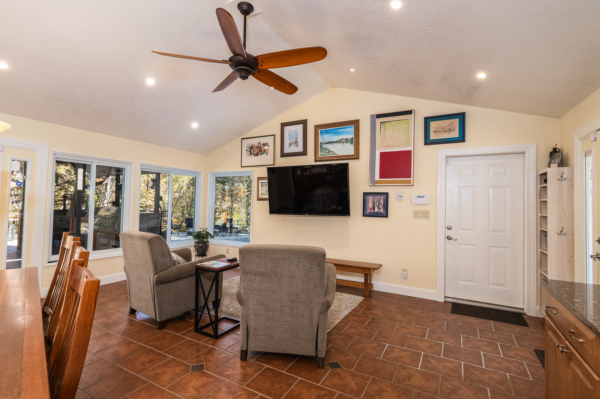 Charelston, Illinois, 61920, United States, 3 Bedrooms Bedrooms, ,3 BathroomsBathrooms,Residential,For Sale,1988576